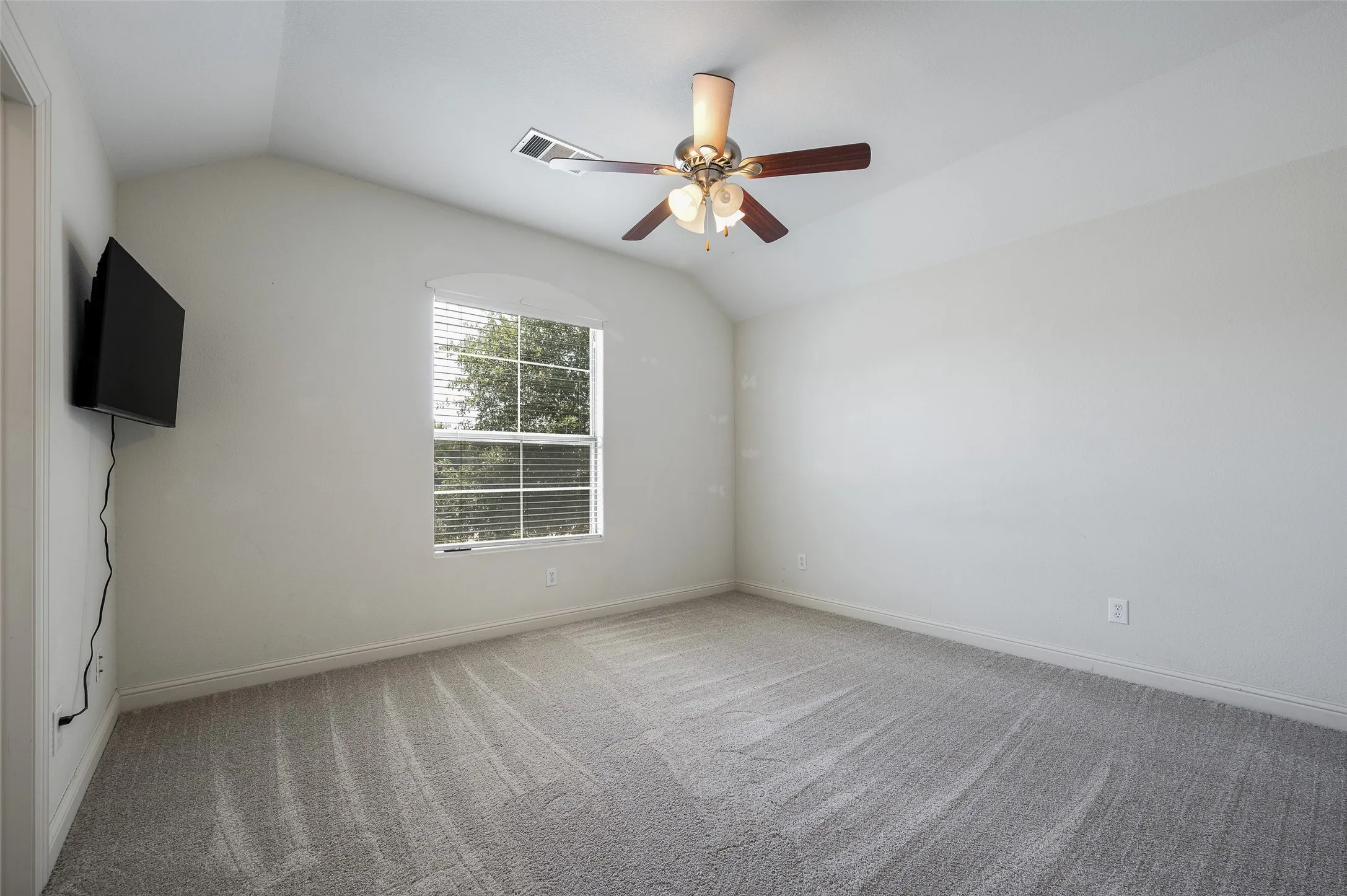 Townhouse For Sale in Dallas County , 2505 Fountain Cove, Carrollton, Texas 75006, 2 Bedroom, 3 Bathroom, 2 Garage spaces, 1,806 Sqft, built in 2006, mls#21323892, Real Estate Agent in Carrollton, Homes For Sale in Dallas county, Homes For Sale in Carrollton, Realtor in Carrollton Texas, Real Estate Brokerage Independent Realty Texas, Luminita Cordes Realtor
