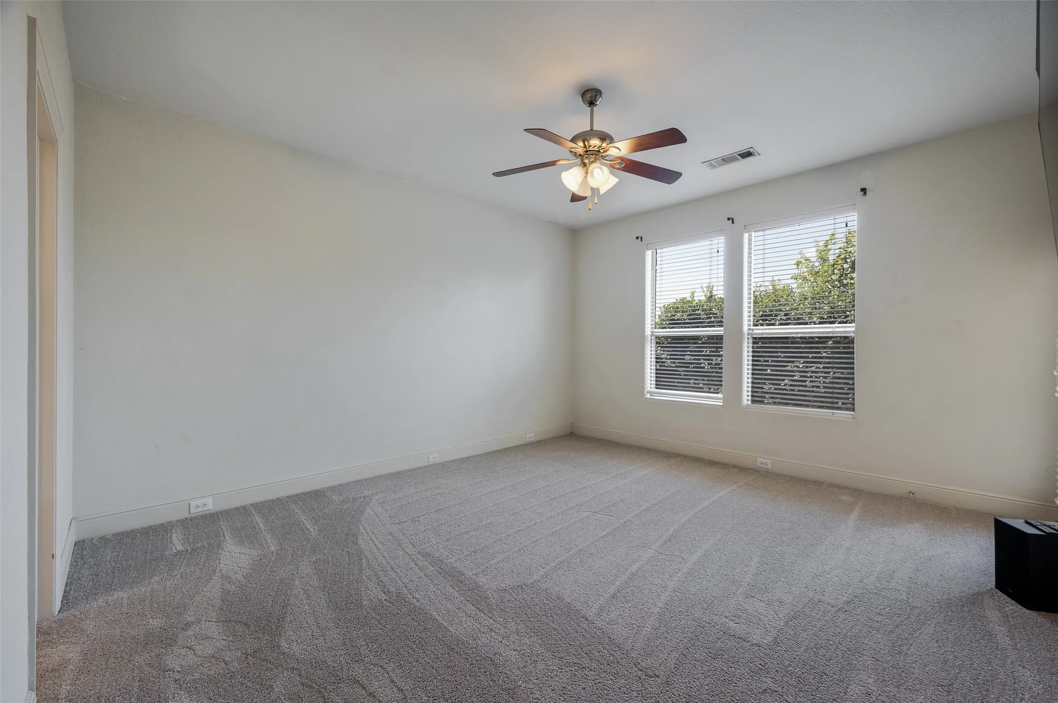 Townhouse For Sale in Dallas County , 2505 Fountain Cove, Carrollton, Texas 75006, 2 Bedroom, 3 Bathroom, 2 Garage spaces, 1,806 Sqft, built in 2006, mls#21323892, Real Estate Agent in Carrollton, Homes For Sale in Dallas county, Homes For Sale in Carrollton, Realtor in Carrollton Texas, Real Estate Brokerage Independent Realty Texas, Luminita Cordes Realtor
