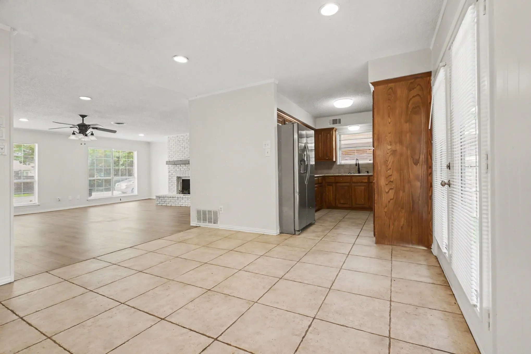 Single Family Residence For Sale in Dallas County , 1303 Charleston Drive, Garland, Texas 75041, 4 Bedroom, 2 Bathroom, 1 Garage spaces, 2,062 Sqft, built in 1961, mls#21323727, Real Estate Agent in Garland, Homes For Sale in Dallas county, Homes For Sale in Garland, Realtor in Garland Texas, Real Estate Brokerage Independent Realty Texas, Luminita Cordes Realtor