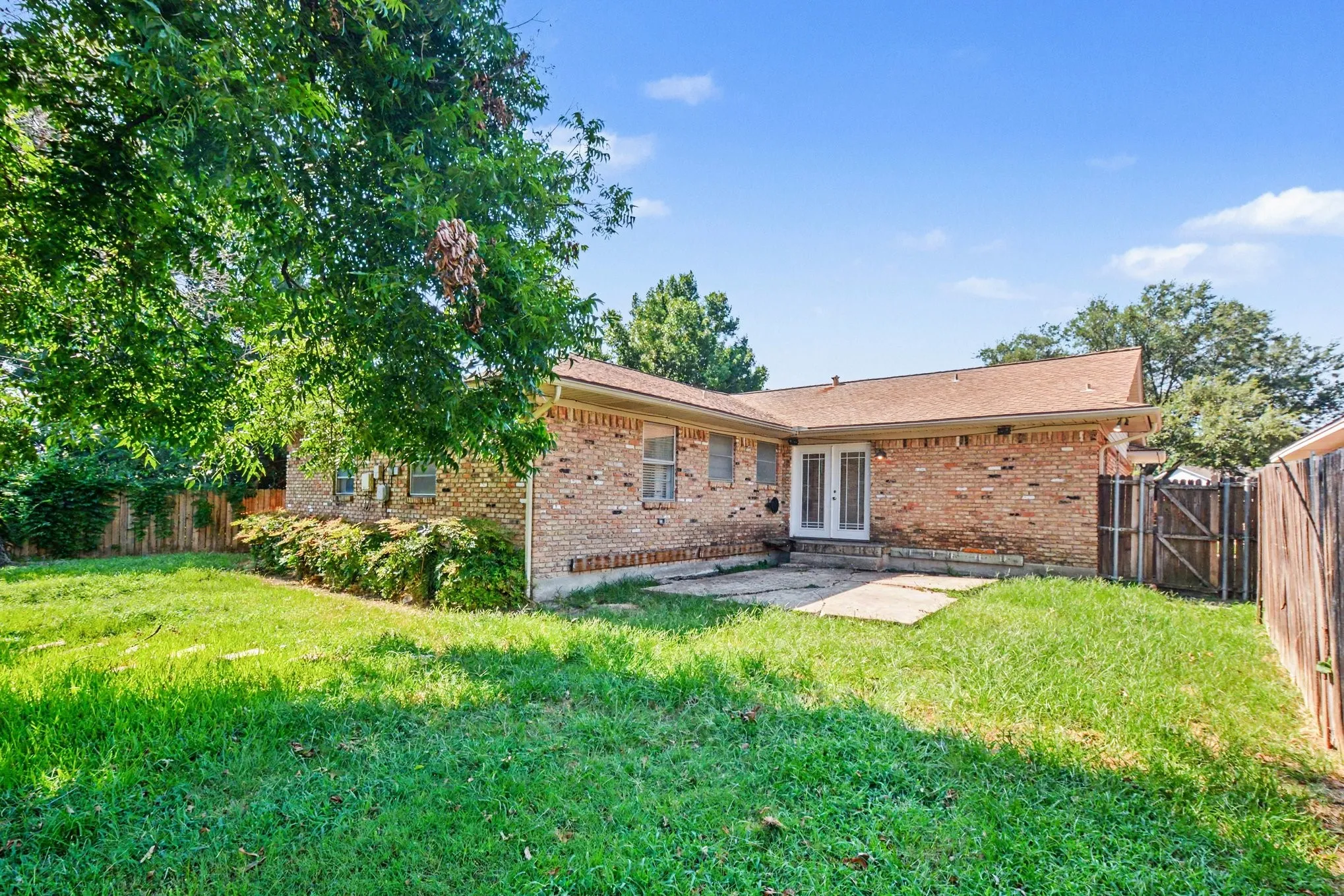 Single Family Residence For Sale in Dallas County , 1303 Charleston Drive, Garland, Texas 75041, 4 Bedroom, 2 Bathroom, 1 Garage spaces, 2,062 Sqft, built in 1961, mls#21323727, Real Estate Agent in Garland, Homes For Sale in Dallas county, Homes For Sale in Garland, Realtor in Garland Texas, Real Estate Brokerage Independent Realty Texas, Luminita Cordes Realtor