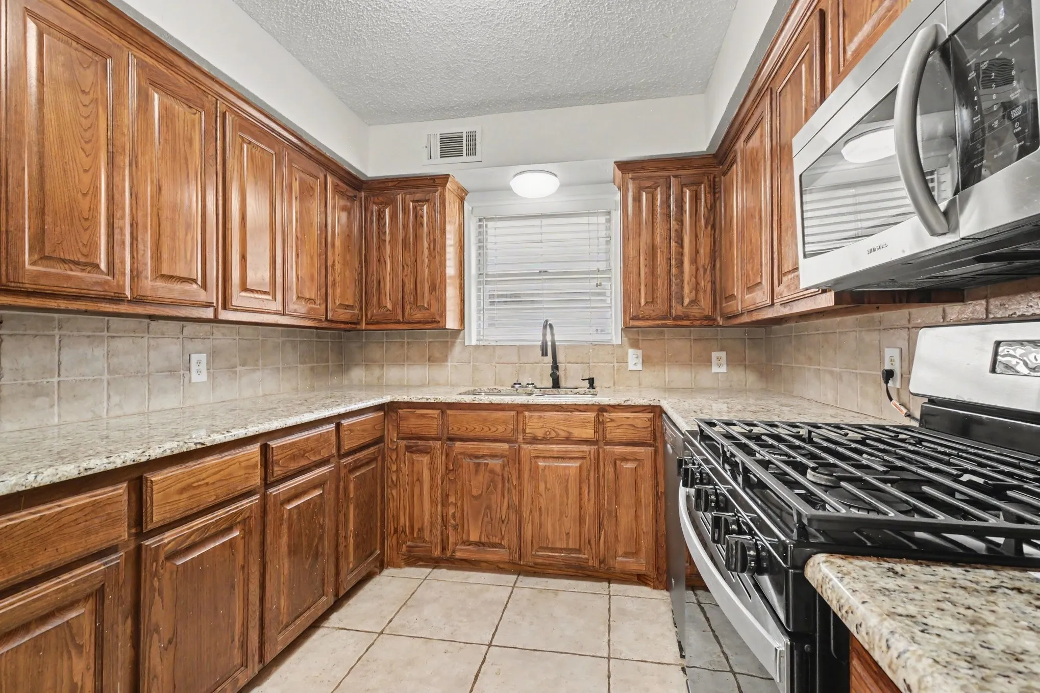 Single Family Residence For Sale in Dallas County , 1303 Charleston Drive, Garland, Texas 75041, 4 Bedroom, 2 Bathroom, 1 Garage spaces, 2,062 Sqft, built in 1961, mls#21323727, Real Estate Agent in Garland, Homes For Sale in Dallas county, Homes For Sale in Garland, Realtor in Garland Texas, Real Estate Brokerage Independent Realty Texas, Luminita Cordes Realtor