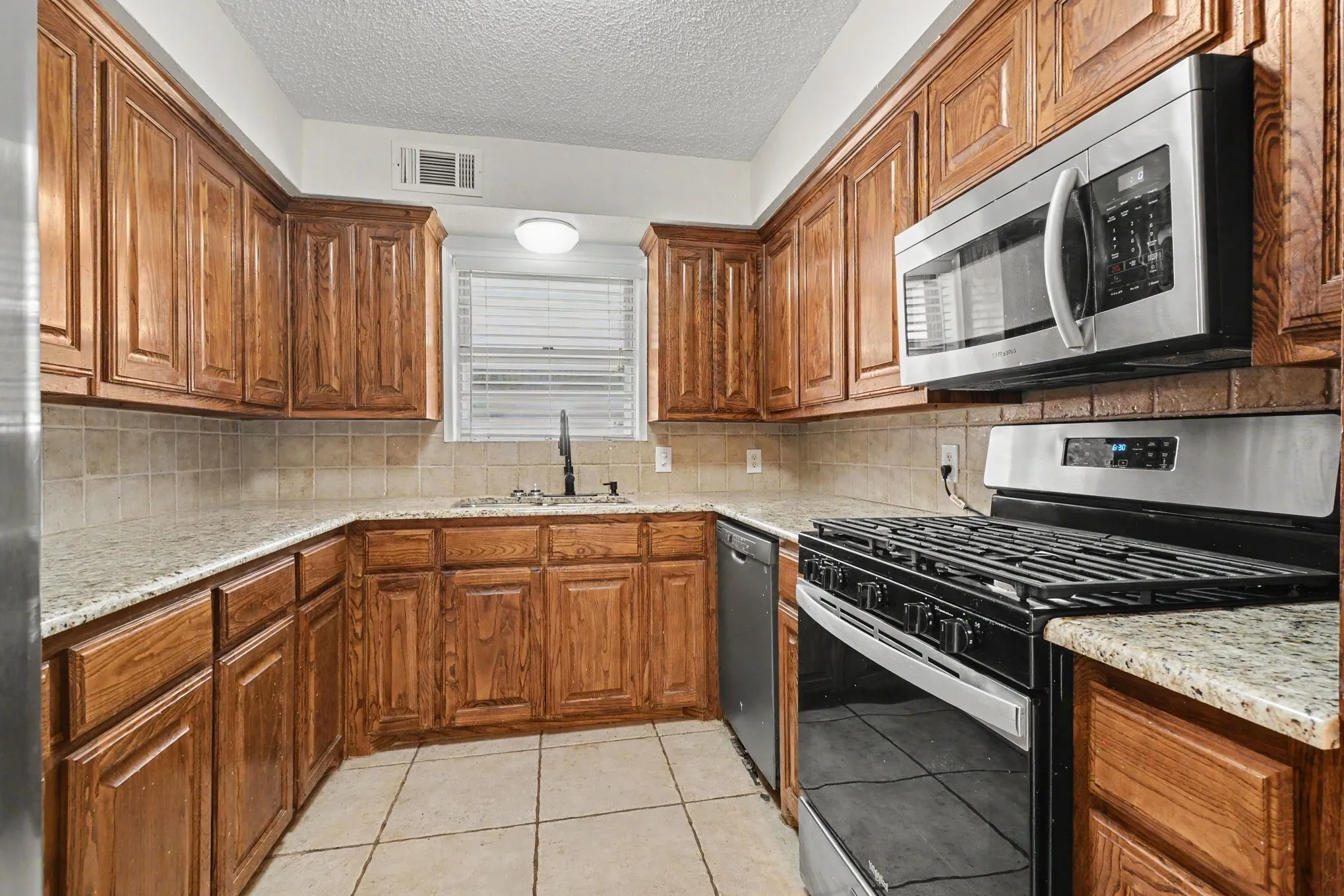 Single Family Residence For Sale in Dallas County , 1303 Charleston Drive, Garland, Texas 75041, 4 Bedroom, 2 Bathroom, 1 Garage spaces, 2,062 Sqft, built in 1961, mls#21323727, Real Estate Agent in Garland, Homes For Sale in Dallas county, Homes For Sale in Garland, Realtor in Garland Texas, Real Estate Brokerage Independent Realty Texas, Luminita Cordes Realtor