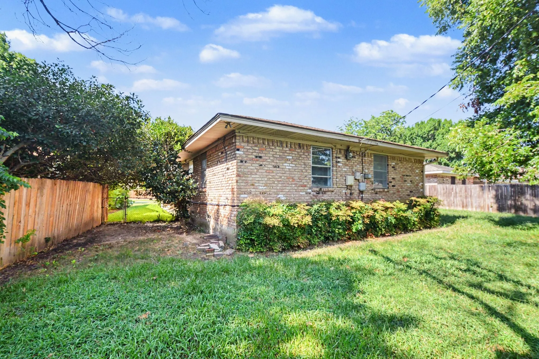 Single Family Residence For Sale in Dallas County , 1303 Charleston Drive, Garland, Texas 75041, 4 Bedroom, 2 Bathroom, 1 Garage spaces, 2,062 Sqft, built in 1961, mls#21323727, Real Estate Agent in Garland, Homes For Sale in Dallas county, Homes For Sale in Garland, Realtor in Garland Texas, Real Estate Brokerage Independent Realty Texas, Luminita Cordes Realtor