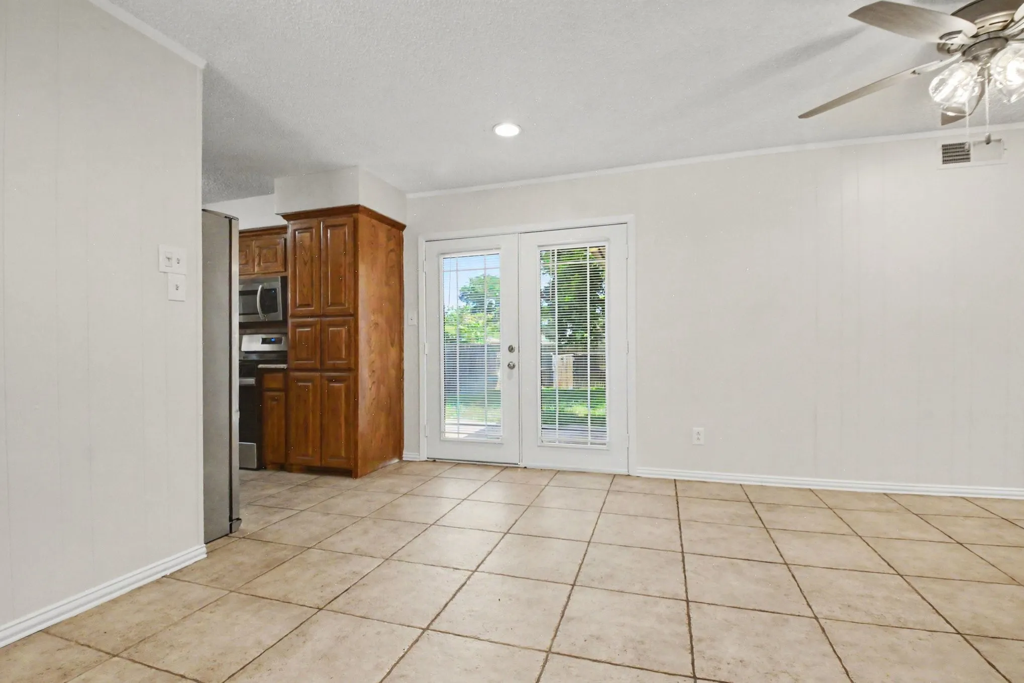 Single Family Residence For Sale in Dallas County , 1303 Charleston Drive, Garland, Texas 75041, 4 Bedroom, 2 Bathroom, 1 Garage spaces, 2,062 Sqft, built in 1961, mls#21323727, Real Estate Agent in Garland, Homes For Sale in Dallas county, Homes For Sale in Garland, Realtor in Garland Texas, Real Estate Brokerage Independent Realty Texas, Luminita Cordes Realtor