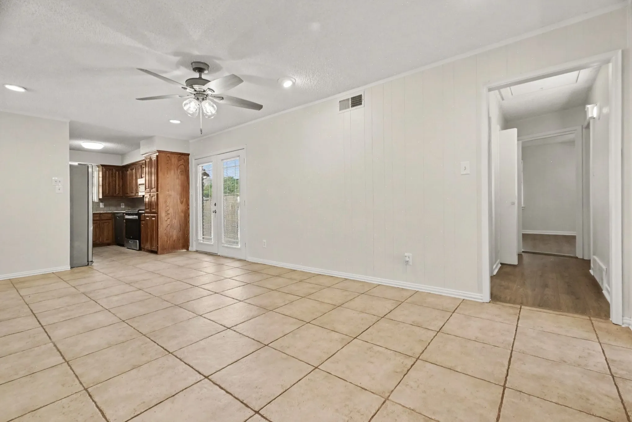 Single Family Residence For Sale in Dallas County , 1303 Charleston Drive, Garland, Texas 75041, 4 Bedroom, 2 Bathroom, 1 Garage spaces, 2,062 Sqft, built in 1961, mls#21323727, Real Estate Agent in Garland, Homes For Sale in Dallas county, Homes For Sale in Garland, Realtor in Garland Texas, Real Estate Brokerage Independent Realty Texas, Luminita Cordes Realtor