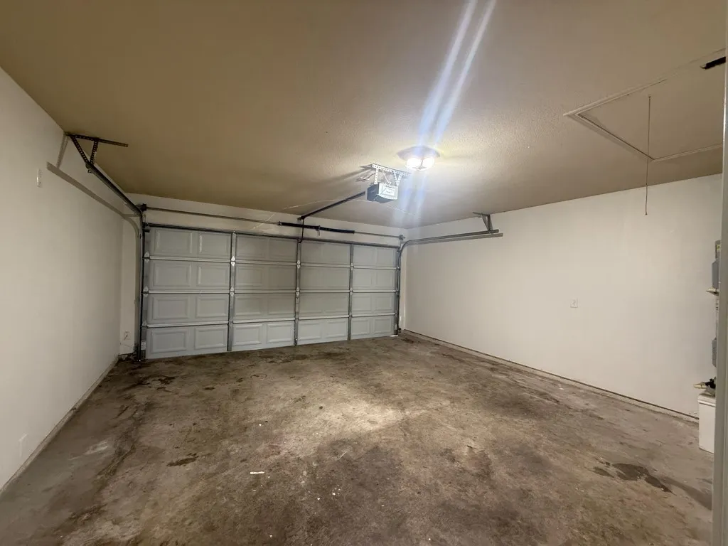 Single Family Residence For Rent in Dallas County , 3129 Appaloosa Drive, Dallas, Texas 75237, 4 Bedroom, 2 Bathroom, 2 Garage spaces, 1,528 Sqft, built in 2010, mls#21323908, Real Estate Agent in Dallas, Homes For Rent in Dallas county, Homes For Rent in Dallas, Realtor in Dallas Texas, Real Estate Brokerage Independent Realty Texas, Luminita Cordes Realtor