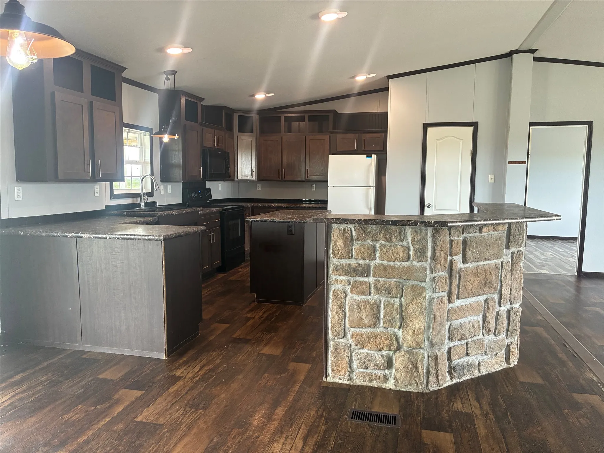 Manufactured Home For Sale in Lampasas County , 389 County Road 1281, Lampasas, Texas 76550, 4 Bedroom, 3 Bathroom, Garage spaces, 2,176 Sqft, built in 2016, mls#21323713, Real Estate Agent in Lampasas, Homes For Sale in Lampasas county, Homes For Sale in Lampasas, Realtor in Lampasas Texas, Real Estate Brokerage Independent Realty Texas, Luminita Cordes Realtor