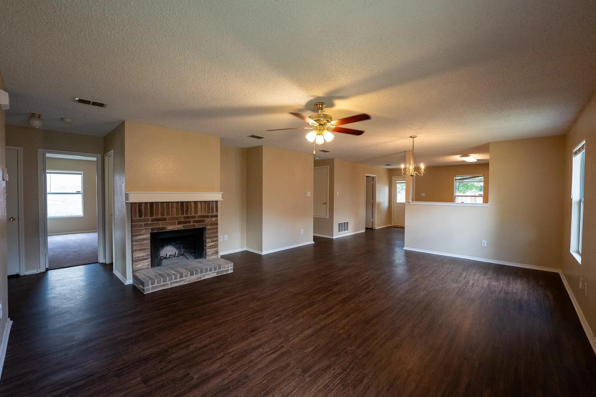 Single Family Residence For Rent in Dallas County , 3841 Meredith Lane, Balch Springs, Texas 75180, 3 Bedroom, 2 Bathroom, 2 Garage spaces, 1,690 Sqft, built in 2003, mls#21323932, Real Estate Agent in Balch Springs, Homes For Rent in Dallas county, Homes For Rent in Balch Springs, Realtor in Balch Springs Texas, Real Estate Brokerage Independent Realty Texas, Luminita Cordes Realtor