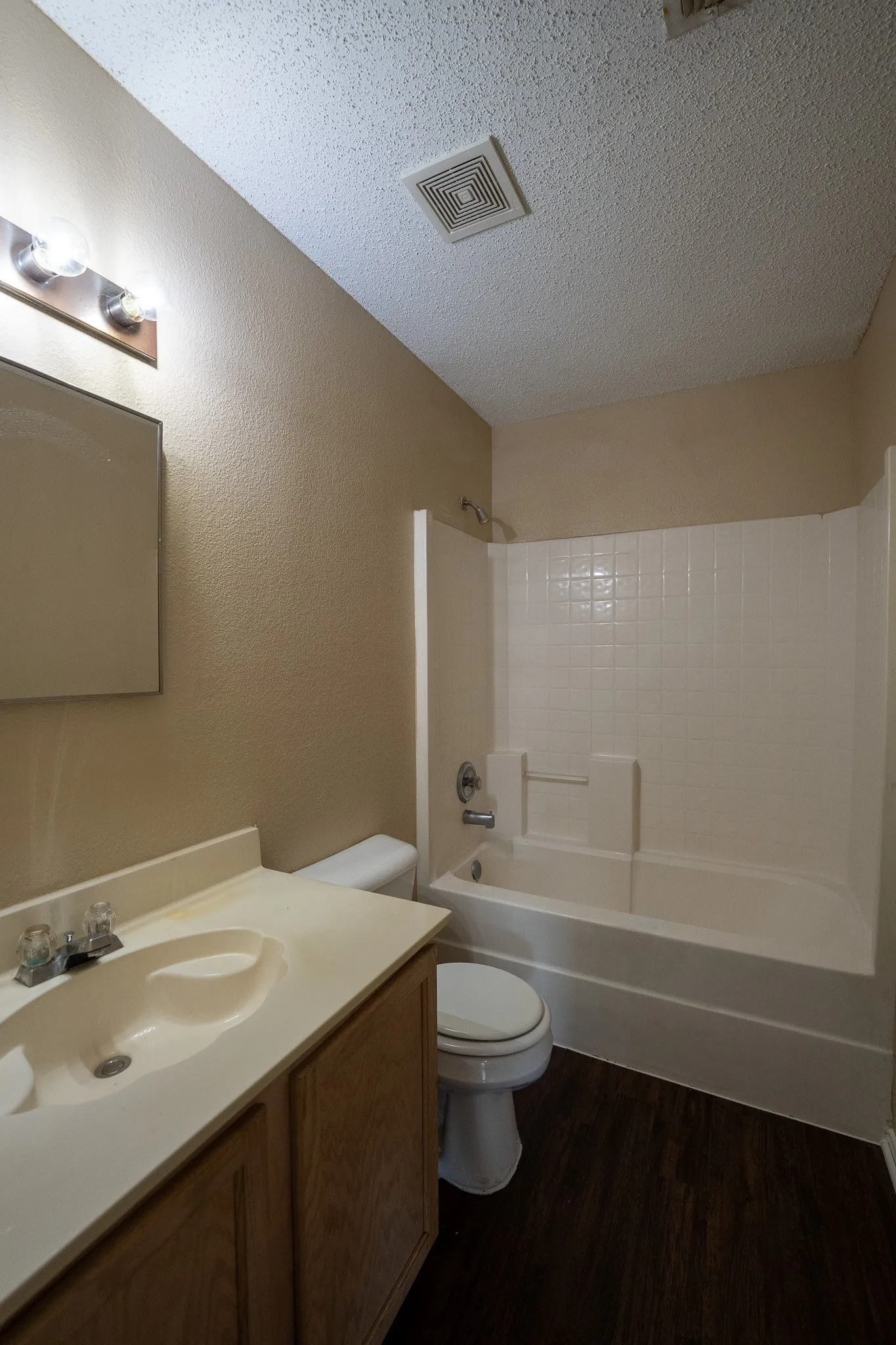 Single Family Residence For Rent in Dallas County , 3841 Meredith Lane, Balch Springs, Texas 75180, 3 Bedroom, 2 Bathroom, 2 Garage spaces, 1,690 Sqft, built in 2003, mls#21323932, Real Estate Agent in Balch Springs, Homes For Rent in Dallas county, Homes For Rent in Balch Springs, Realtor in Balch Springs Texas, Real Estate Brokerage Independent Realty Texas, Luminita Cordes Realtor