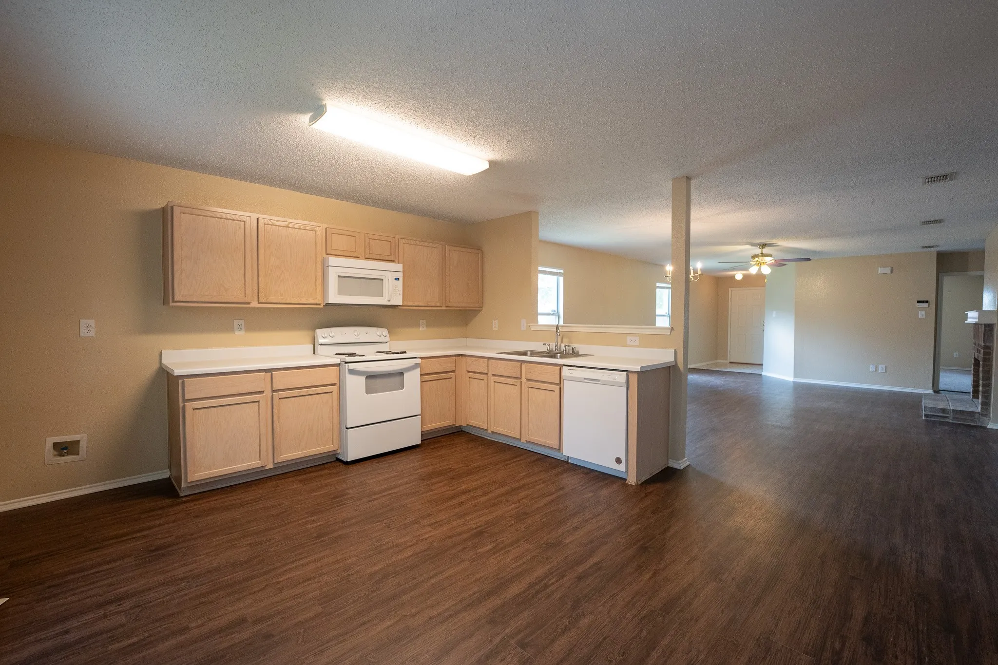 Single Family Residence For Rent in Dallas County , 3841 Meredith Lane, Balch Springs, Texas 75180, 3 Bedroom, 2 Bathroom, 2 Garage spaces, 1,690 Sqft, built in 2003, mls#21323932, Real Estate Agent in Balch Springs, Homes For Rent in Dallas county, Homes For Rent in Balch Springs, Realtor in Balch Springs Texas, Real Estate Brokerage Independent Realty Texas, Luminita Cordes Realtor