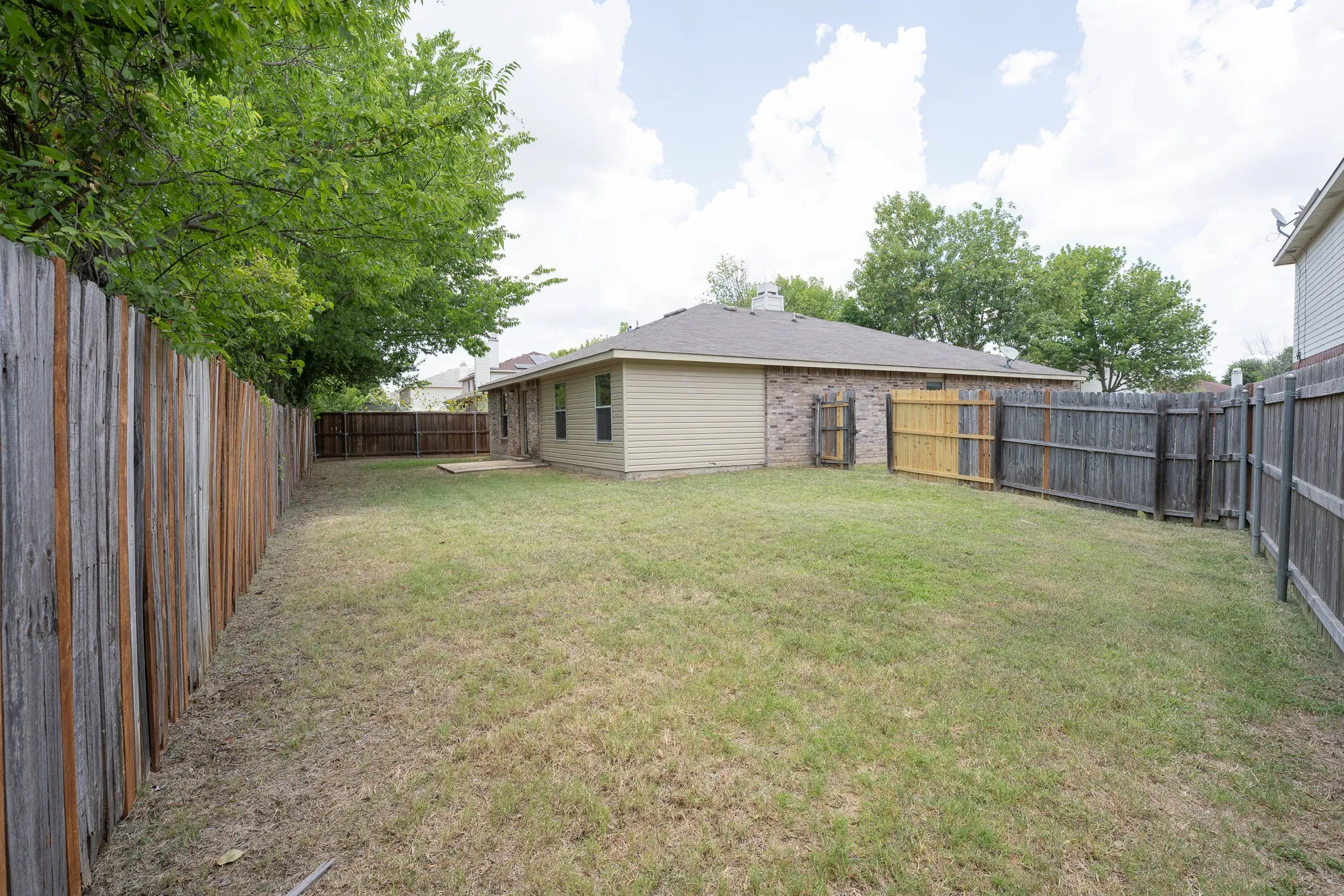 Single Family Residence For Rent in Dallas County , 3841 Meredith Lane, Balch Springs, Texas 75180, 3 Bedroom, 2 Bathroom, 2 Garage spaces, 1,690 Sqft, built in 2003, mls#21323932, Real Estate Agent in Balch Springs, Homes For Rent in Dallas county, Homes For Rent in Balch Springs, Realtor in Balch Springs Texas, Real Estate Brokerage Independent Realty Texas, Luminita Cordes Realtor