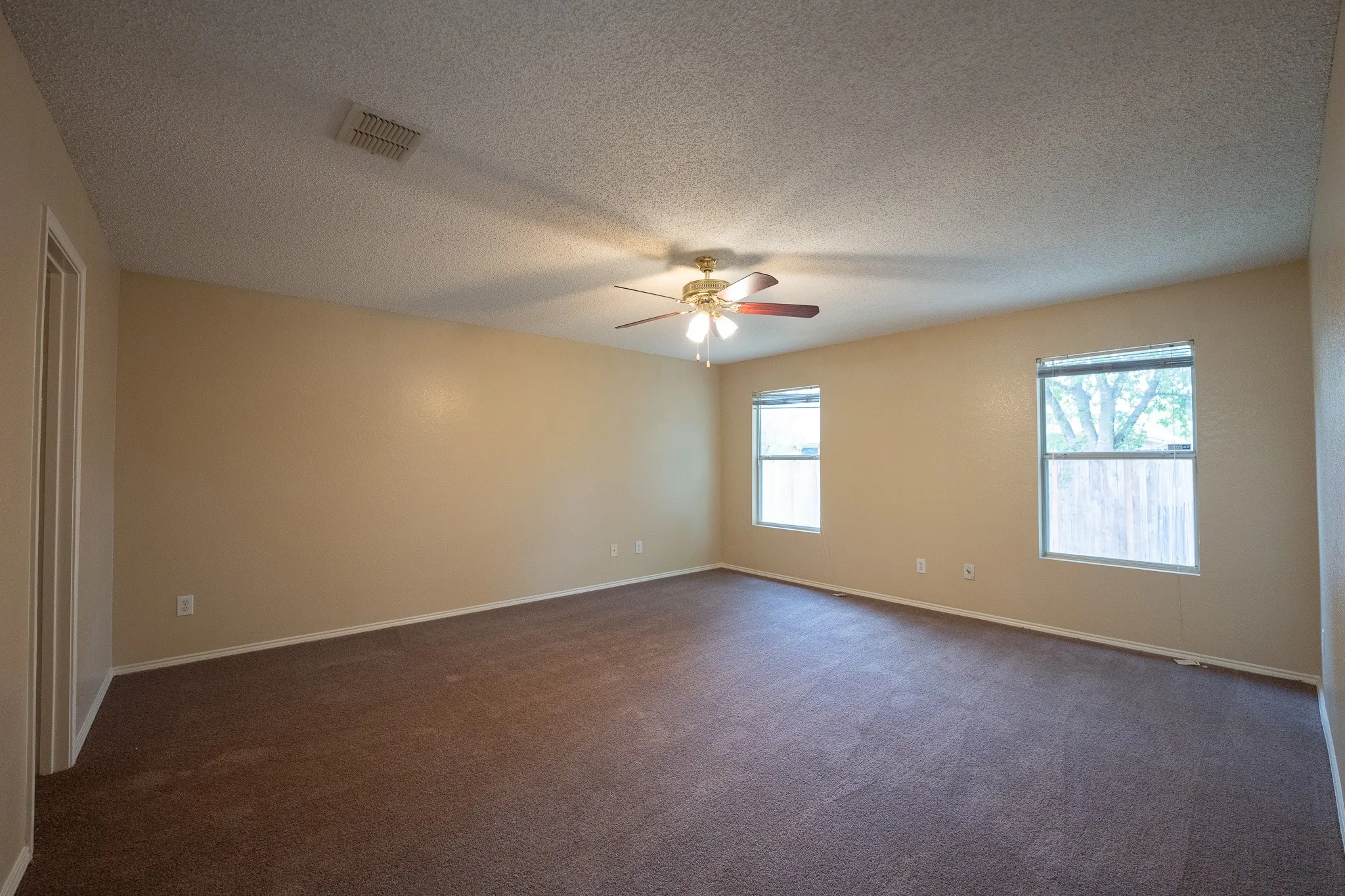 Single Family Residence For Rent in Dallas County , 3841 Meredith Lane, Balch Springs, Texas 75180, 3 Bedroom, 2 Bathroom, 2 Garage spaces, 1,690 Sqft, built in 2003, mls#21323932, Real Estate Agent in Balch Springs, Homes For Rent in Dallas county, Homes For Rent in Balch Springs, Realtor in Balch Springs Texas, Real Estate Brokerage Independent Realty Texas, Luminita Cordes Realtor