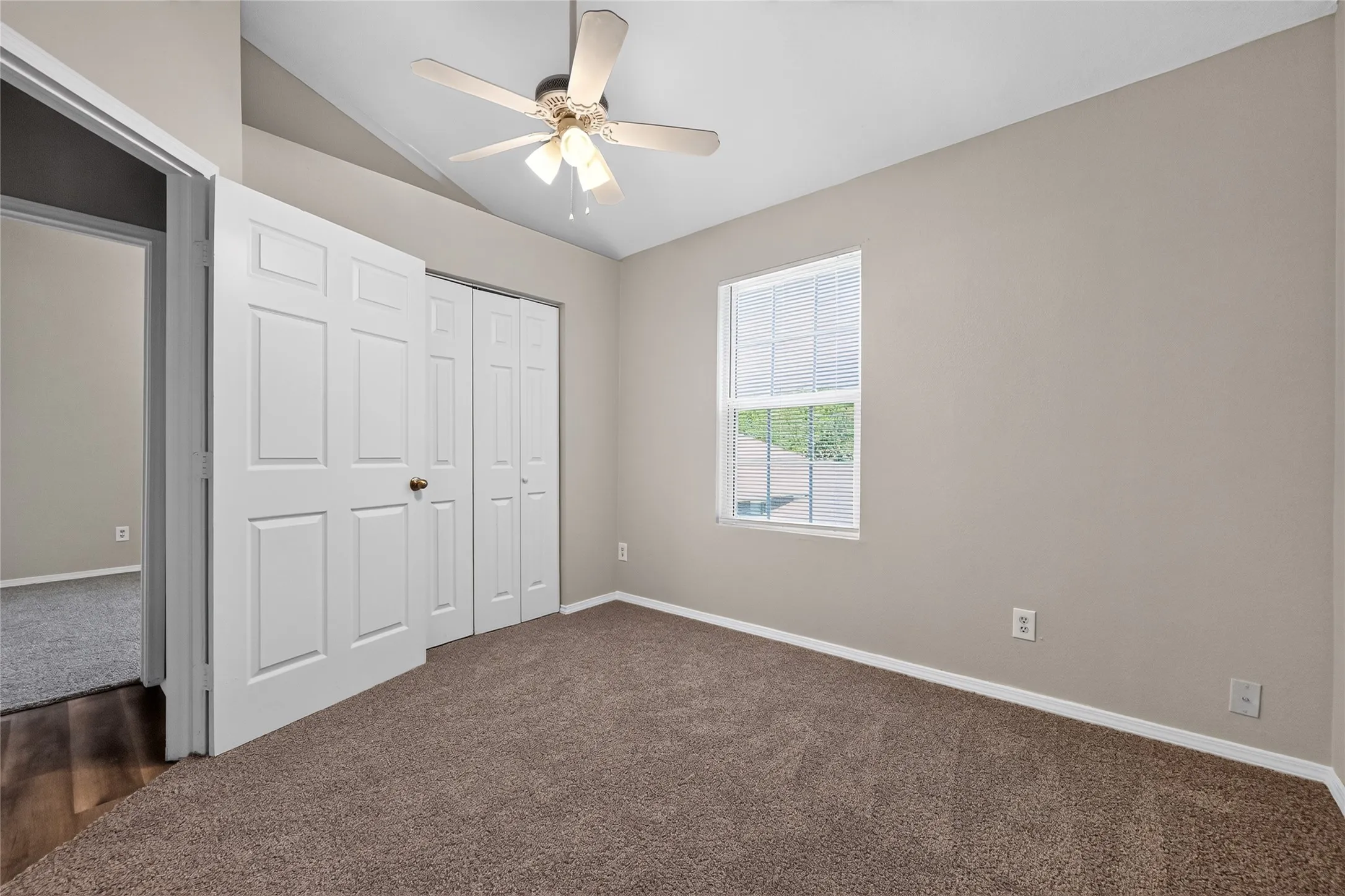 Single Family Residence For Sale in Dallas County , 226 Cliff Heights Circle, Dallas, Texas 75241, 5 Bedroom, 2 Bathroom, 2 Garage spaces, 1,543 Sqft, built in 2006, mls#21322148, Real Estate Agent in Dallas, Homes For Sale in Dallas county, Homes For Sale in Dallas, Realtor in Dallas Texas, Real Estate Brokerage Independent Realty Texas, Luminita Cordes Realtor