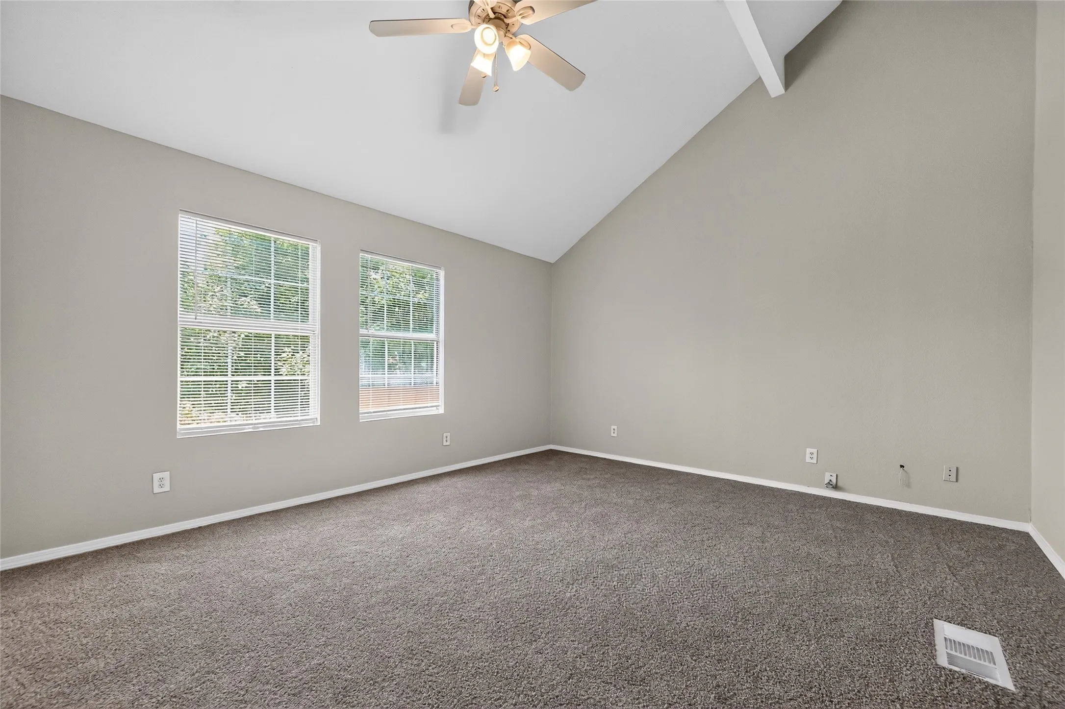 Single Family Residence For Sale in Dallas County , 226 Cliff Heights Circle, Dallas, Texas 75241, 5 Bedroom, 2 Bathroom, 2 Garage spaces, 1,543 Sqft, built in 2006, mls#21322148, Real Estate Agent in Dallas, Homes For Sale in Dallas county, Homes For Sale in Dallas, Realtor in Dallas Texas, Real Estate Brokerage Independent Realty Texas, Luminita Cordes Realtor
