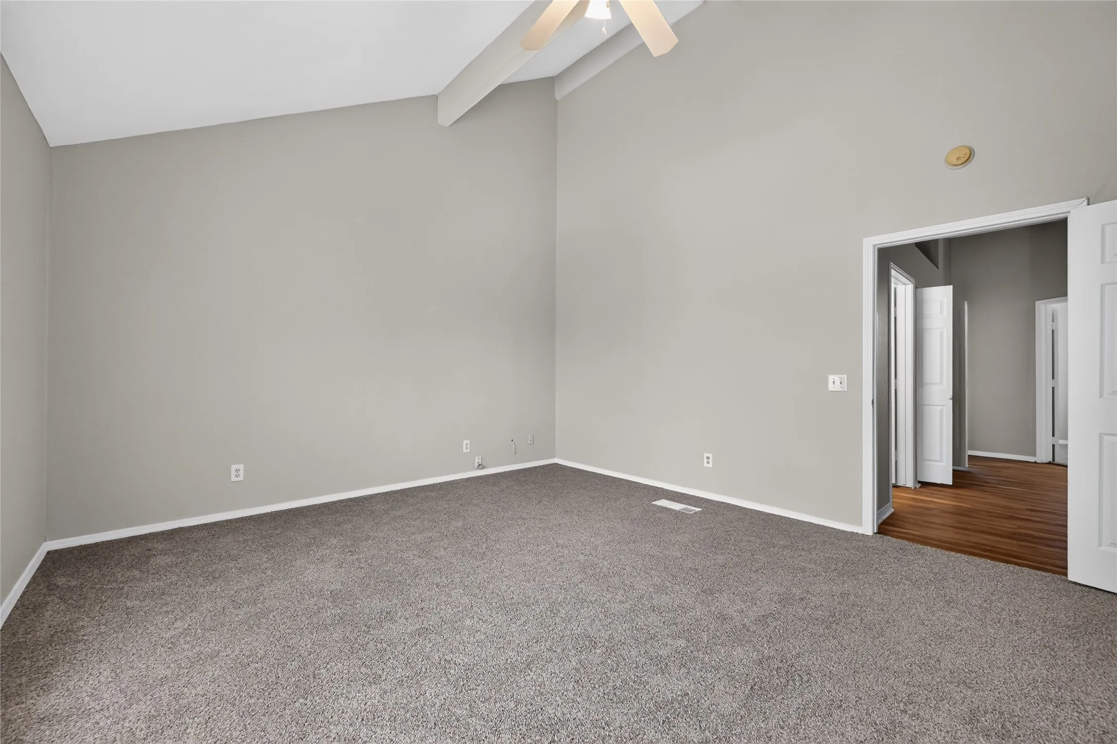 Single Family Residence For Sale in Dallas County , 226 Cliff Heights Circle, Dallas, Texas 75241, 5 Bedroom, 2 Bathroom, 2 Garage spaces, 1,543 Sqft, built in 2006, mls#21322148, Real Estate Agent in Dallas, Homes For Sale in Dallas county, Homes For Sale in Dallas, Realtor in Dallas Texas, Real Estate Brokerage Independent Realty Texas, Luminita Cordes Realtor