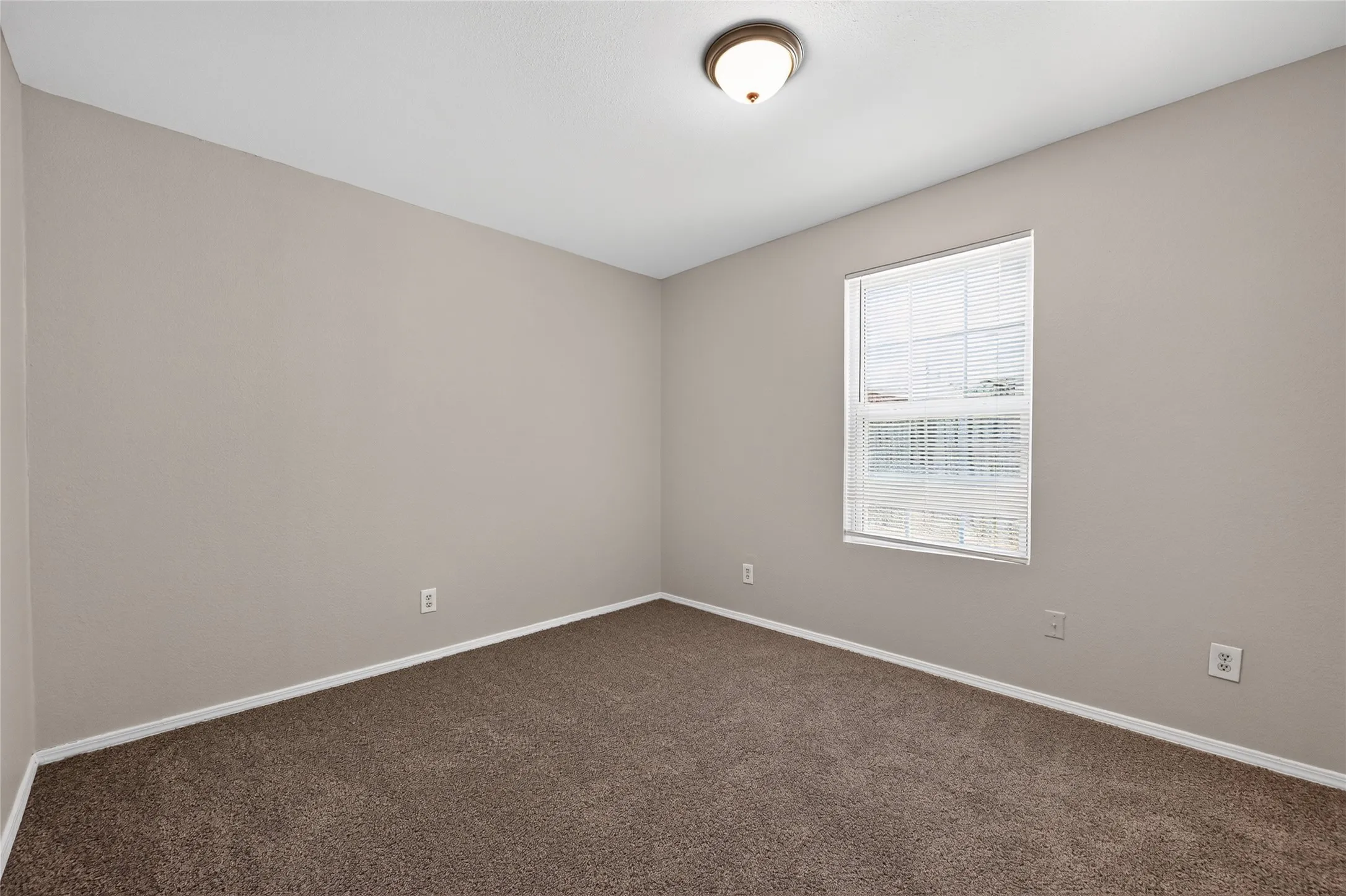Single Family Residence For Sale in Dallas County , 226 Cliff Heights Circle, Dallas, Texas 75241, 5 Bedroom, 2 Bathroom, 2 Garage spaces, 1,543 Sqft, built in 2006, mls#21322148, Real Estate Agent in Dallas, Homes For Sale in Dallas county, Homes For Sale in Dallas, Realtor in Dallas Texas, Real Estate Brokerage Independent Realty Texas, Luminita Cordes Realtor