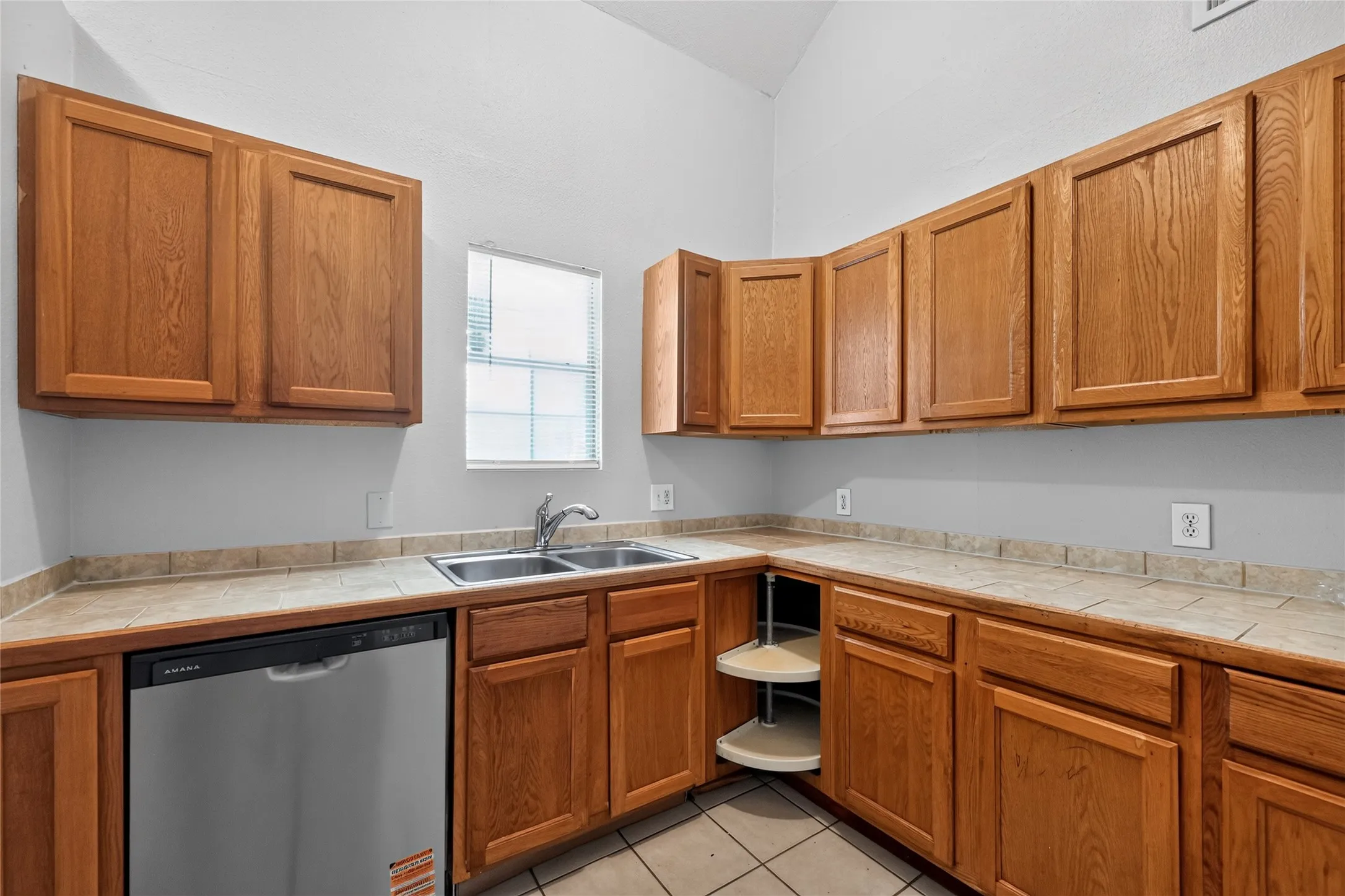 Single Family Residence For Sale in Dallas County , 226 Cliff Heights Circle, Dallas, Texas 75241, 5 Bedroom, 2 Bathroom, 2 Garage spaces, 1,543 Sqft, built in 2006, mls#21322148, Real Estate Agent in Dallas, Homes For Sale in Dallas county, Homes For Sale in Dallas, Realtor in Dallas Texas, Real Estate Brokerage Independent Realty Texas, Luminita Cordes Realtor