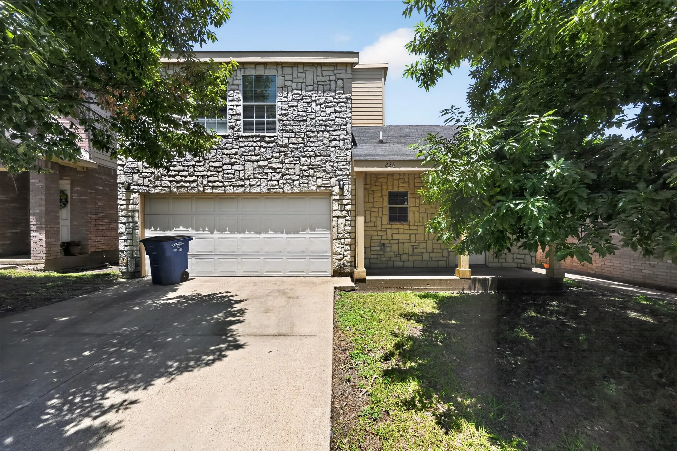 Single Family Residence For Sale in Dallas County , 226 Cliff Heights Circle, Dallas, Texas 75241, 5 Bedroom, 2 Bathroom, 2 Garage spaces, 1,543 Sqft, built in 2006, mls#21322148, Real Estate Agent in Dallas, Homes For Sale in Dallas county, Homes For Sale in Dallas, Realtor in Dallas Texas, Real Estate Brokerage Independent Realty Texas, Luminita Cordes Realtor