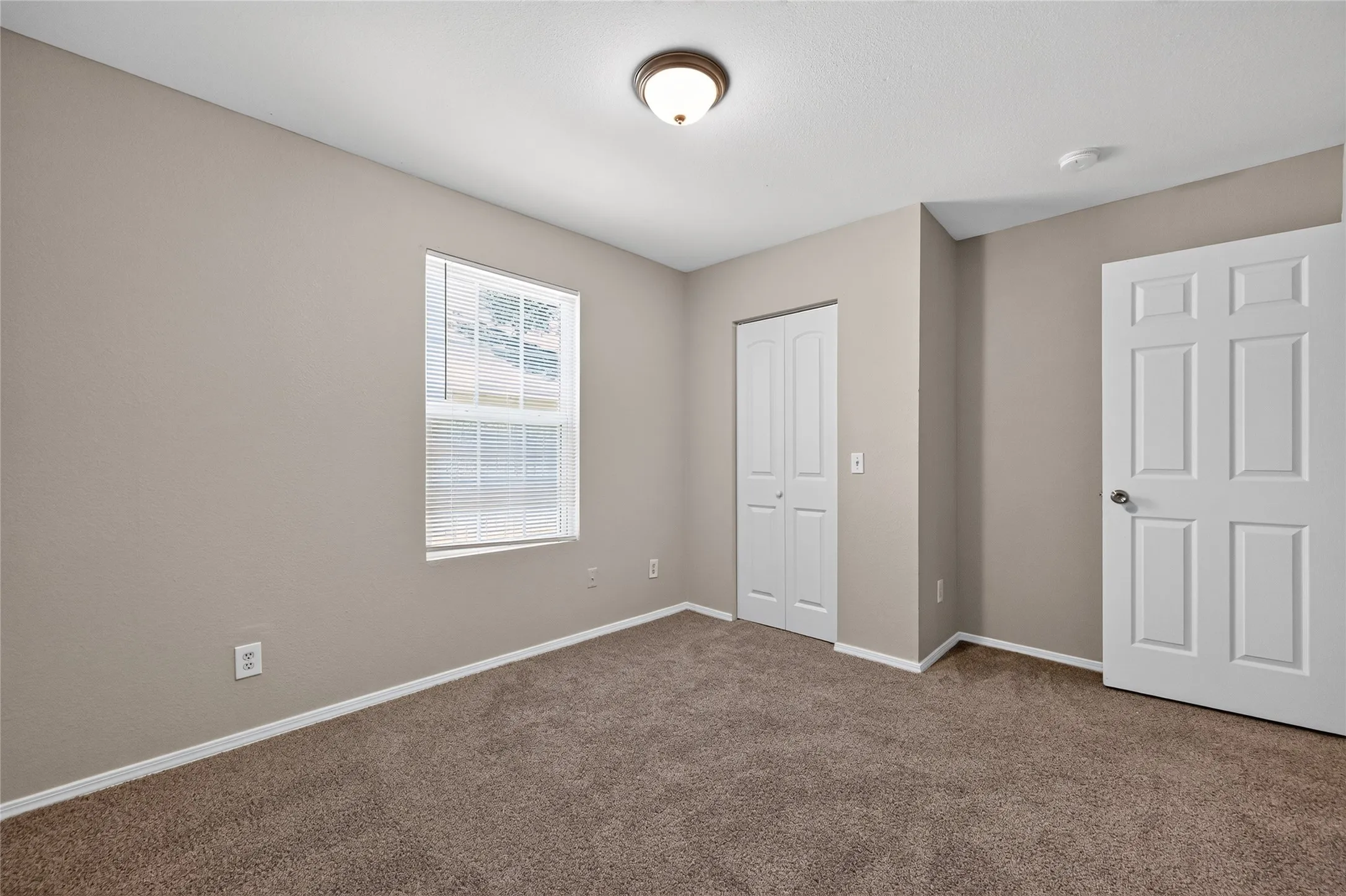 Single Family Residence For Sale in Dallas County , 226 Cliff Heights Circle, Dallas, Texas 75241, 5 Bedroom, 2 Bathroom, 2 Garage spaces, 1,543 Sqft, built in 2006, mls#21322148, Real Estate Agent in Dallas, Homes For Sale in Dallas county, Homes For Sale in Dallas, Realtor in Dallas Texas, Real Estate Brokerage Independent Realty Texas, Luminita Cordes Realtor