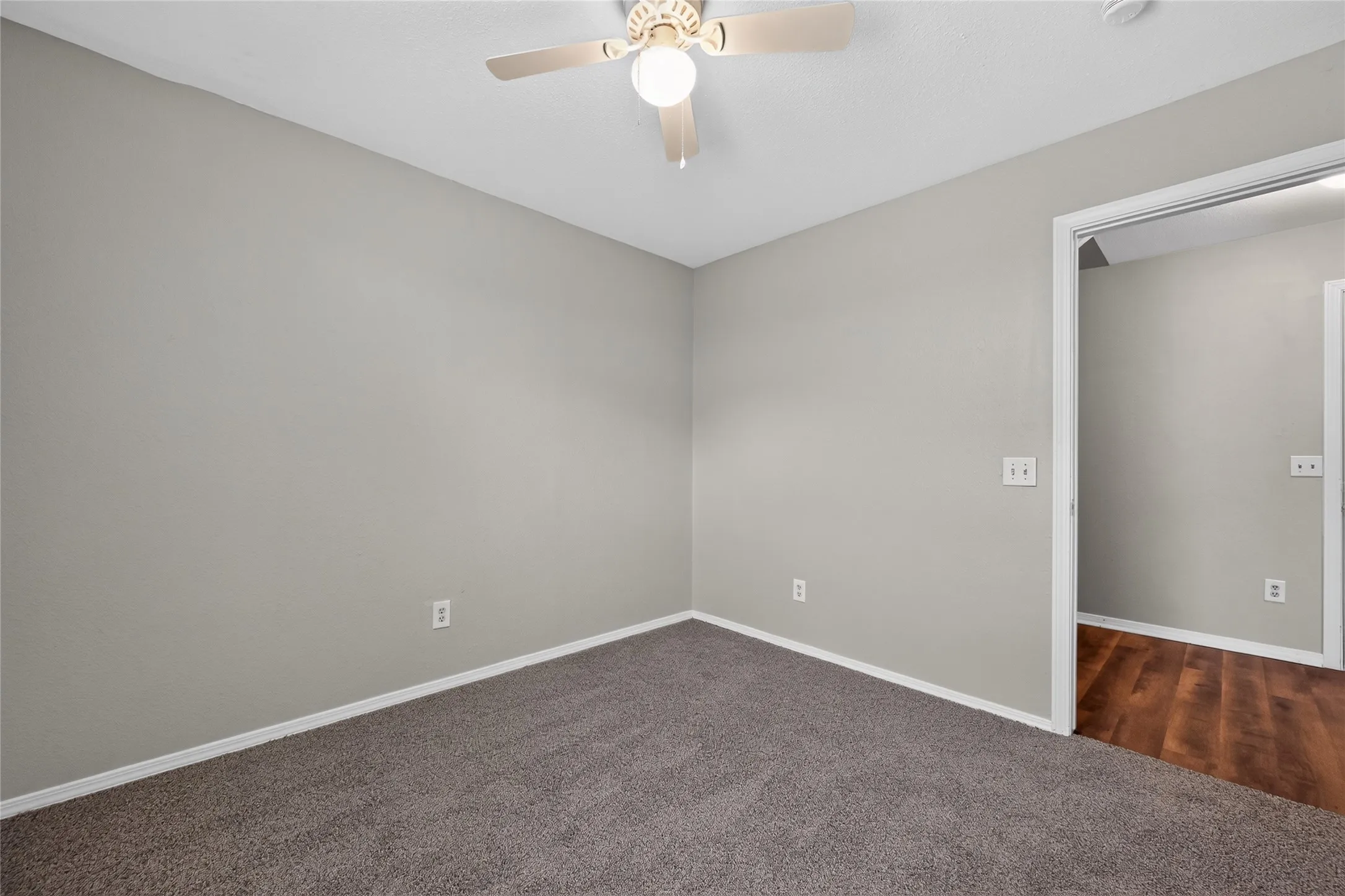 Single Family Residence For Sale in Dallas County , 226 Cliff Heights Circle, Dallas, Texas 75241, 5 Bedroom, 2 Bathroom, 2 Garage spaces, 1,543 Sqft, built in 2006, mls#21322148, Real Estate Agent in Dallas, Homes For Sale in Dallas county, Homes For Sale in Dallas, Realtor in Dallas Texas, Real Estate Brokerage Independent Realty Texas, Luminita Cordes Realtor