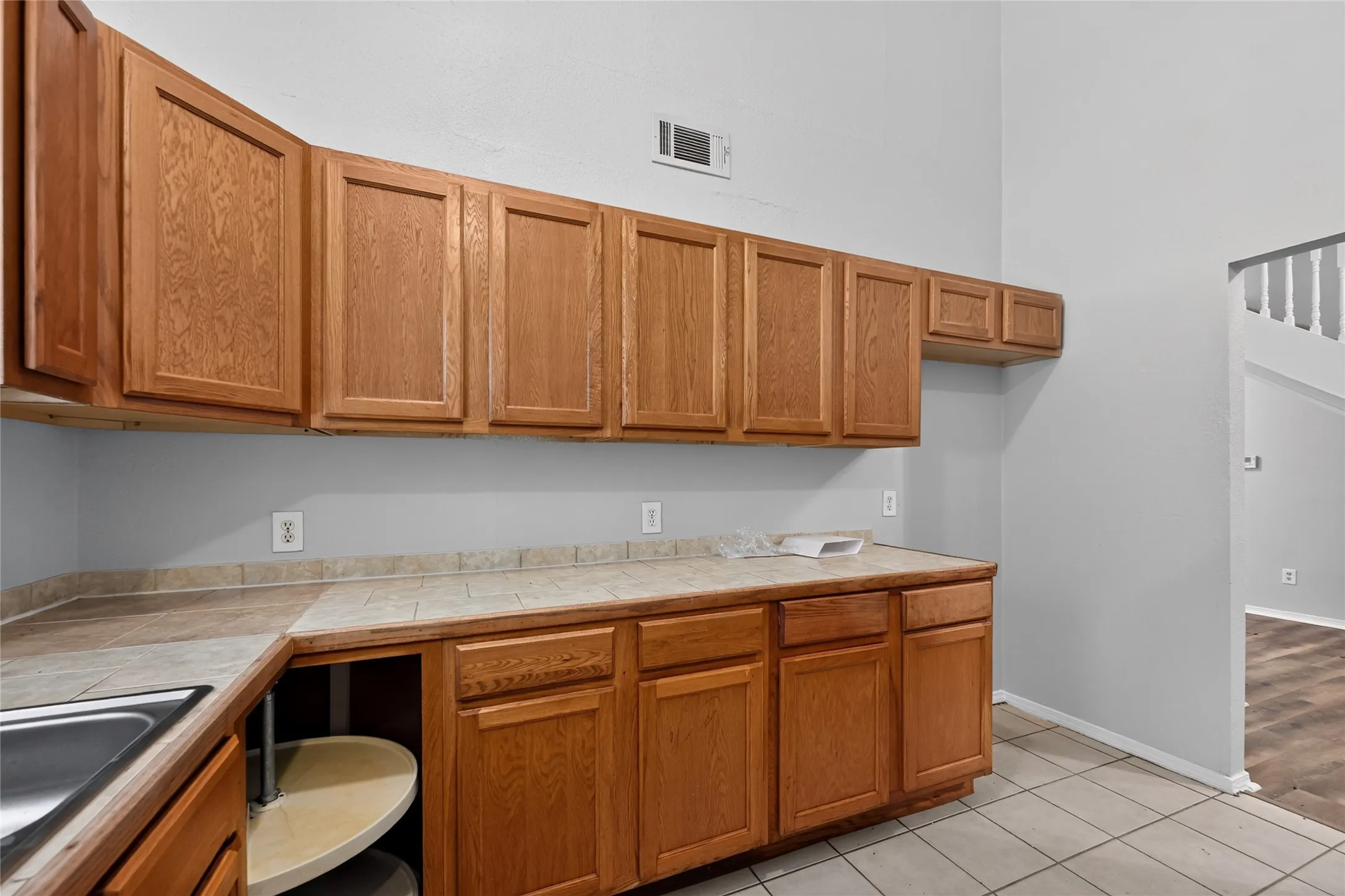 Single Family Residence For Sale in Dallas County , 226 Cliff Heights Circle, Dallas, Texas 75241, 5 Bedroom, 2 Bathroom, 2 Garage spaces, 1,543 Sqft, built in 2006, mls#21322148, Real Estate Agent in Dallas, Homes For Sale in Dallas county, Homes For Sale in Dallas, Realtor in Dallas Texas, Real Estate Brokerage Independent Realty Texas, Luminita Cordes Realtor