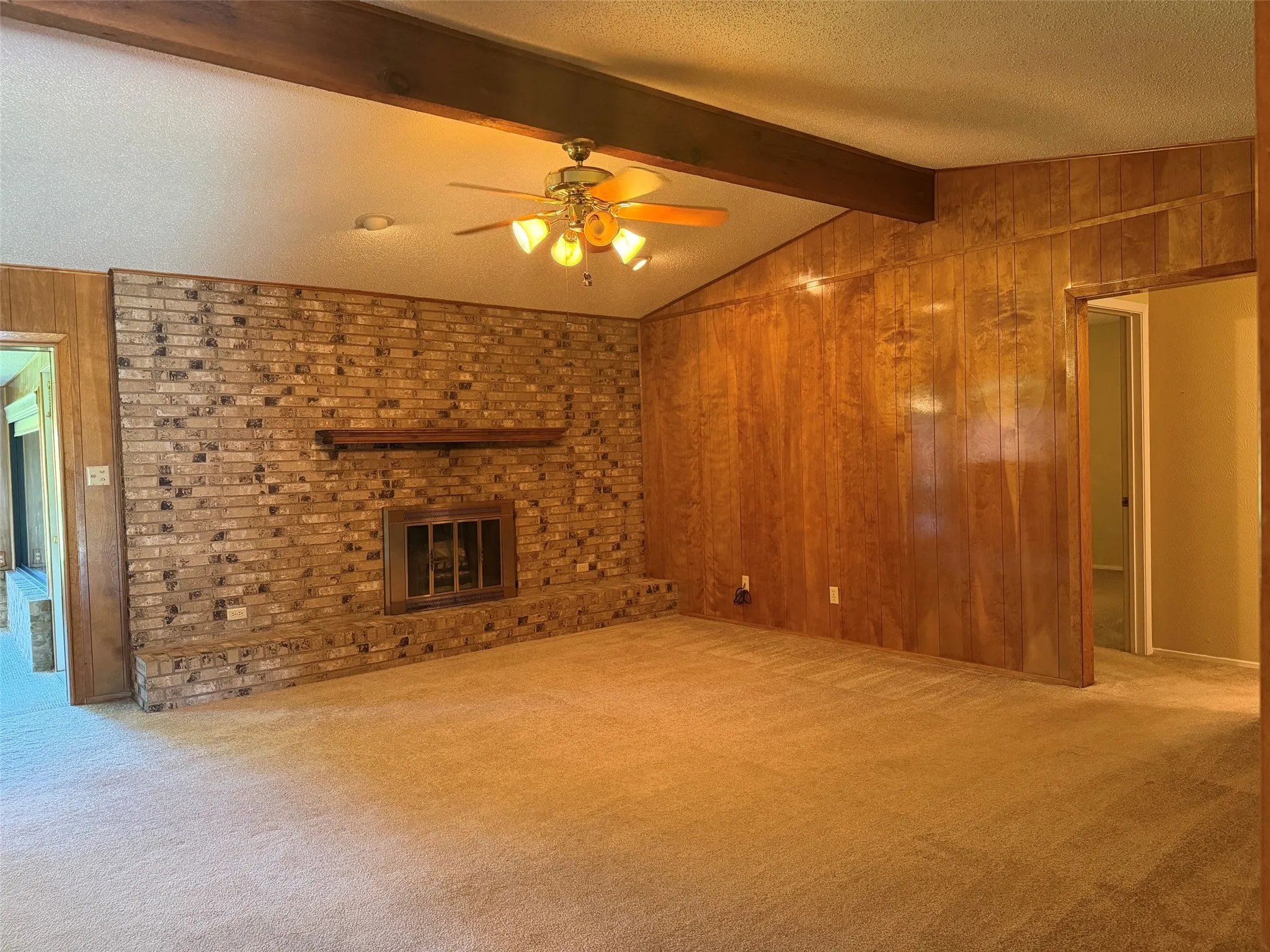 Single Family Residence For Sale in Young County , 1016 Cliff Drive, Graham, Texas 76450, 3 Bedroom, 2 Bathroom, Garage spaces, 2,135 Sqft, built in 1985, mls#21323820, Real Estate Agent in Graham, Homes For Sale in Young county, Homes For Sale in Graham, Realtor in Graham Texas, Real Estate Brokerage Independent Realty Texas, Luminita Cordes Realtor