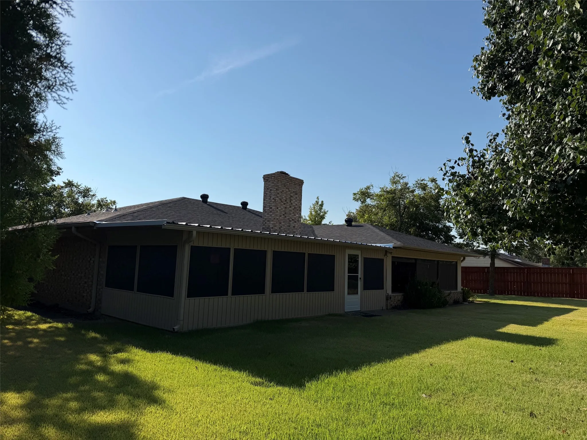 Single Family Residence For Sale in Young County , 1016 Cliff Drive, Graham, Texas 76450, 3 Bedroom, 2 Bathroom, Garage spaces, 2,135 Sqft, built in 1985, mls#21323820, Real Estate Agent in Graham, Homes For Sale in Young county, Homes For Sale in Graham, Realtor in Graham Texas, Real Estate Brokerage Independent Realty Texas, Luminita Cordes Realtor