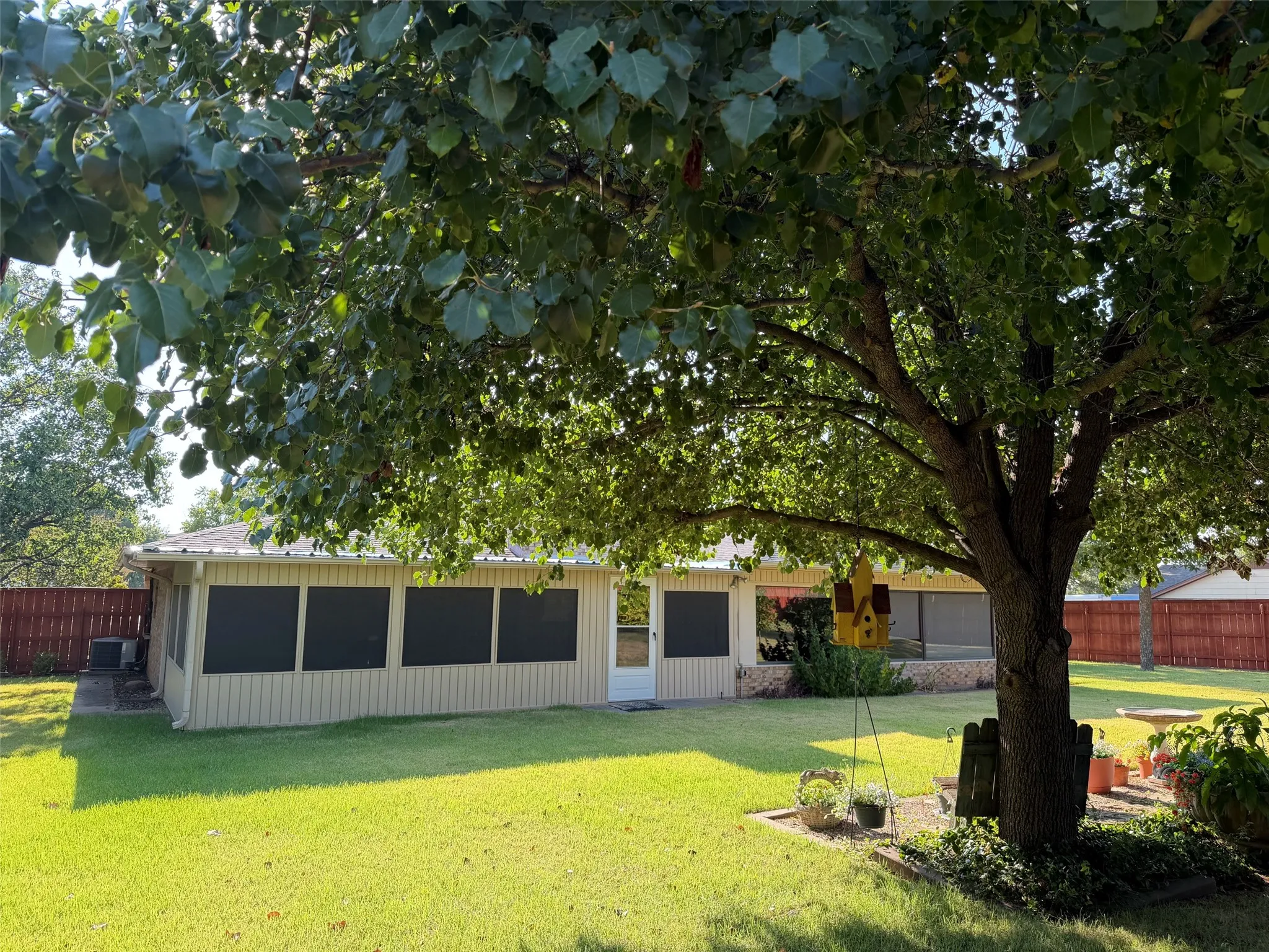 Single Family Residence For Sale in Young County , 1016 Cliff Drive, Graham, Texas 76450, 3 Bedroom, 2 Bathroom, Garage spaces, 2,135 Sqft, built in 1985, mls#21323820, Real Estate Agent in Graham, Homes For Sale in Young county, Homes For Sale in Graham, Realtor in Graham Texas, Real Estate Brokerage Independent Realty Texas, Luminita Cordes Realtor