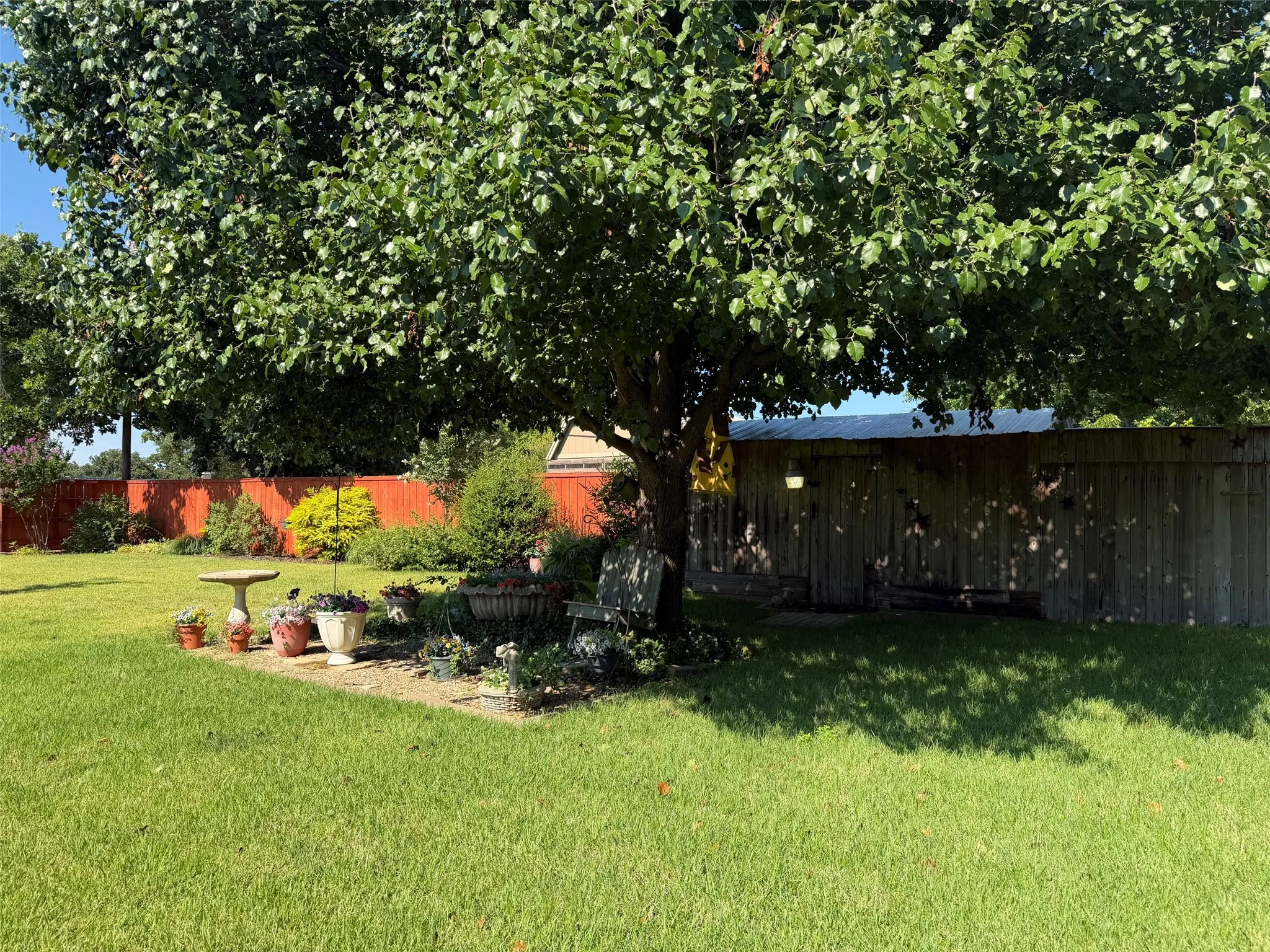 Single Family Residence For Sale in Young County , 1016 Cliff Drive, Graham, Texas 76450, 3 Bedroom, 2 Bathroom, Garage spaces, 2,135 Sqft, built in 1985, mls#21323820, Real Estate Agent in Graham, Homes For Sale in Young county, Homes For Sale in Graham, Realtor in Graham Texas, Real Estate Brokerage Independent Realty Texas, Luminita Cordes Realtor