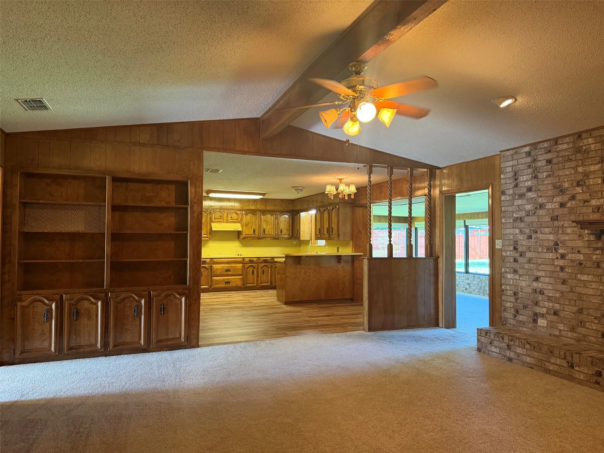 Single Family Residence For Sale in Young County , 1016 Cliff Drive, Graham, Texas 76450, 3 Bedroom, 2 Bathroom, Garage spaces, 2,135 Sqft, built in 1985, mls#21323820, Real Estate Agent in Graham, Homes For Sale in Young county, Homes For Sale in Graham, Realtor in Graham Texas, Real Estate Brokerage Independent Realty Texas, Luminita Cordes Realtor