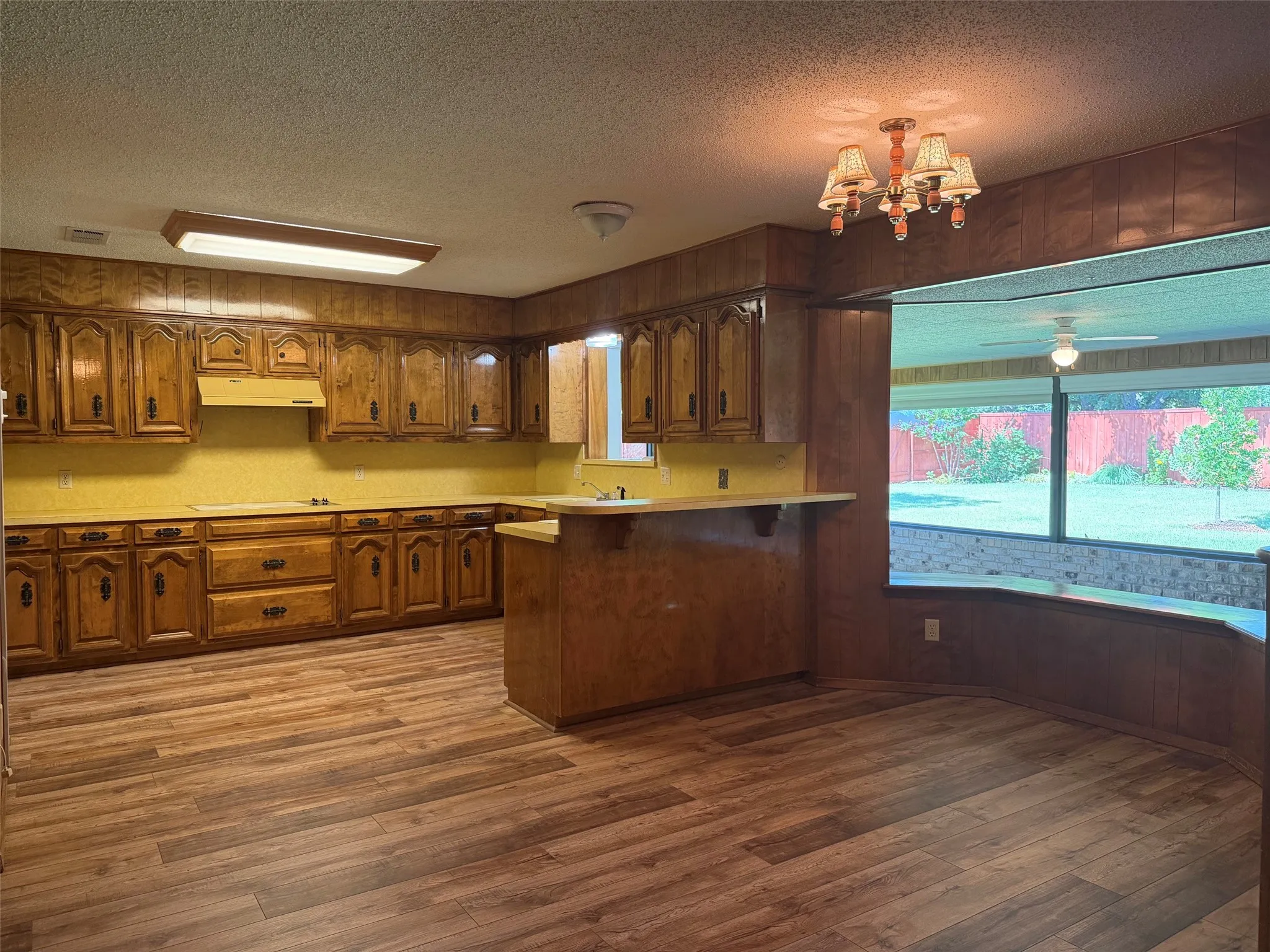 Single Family Residence For Sale in Young County , 1016 Cliff Drive, Graham, Texas 76450, 3 Bedroom, 2 Bathroom, Garage spaces, 2,135 Sqft, built in 1985, mls#21323820, Real Estate Agent in Graham, Homes For Sale in Young county, Homes For Sale in Graham, Realtor in Graham Texas, Real Estate Brokerage Independent Realty Texas, Luminita Cordes Realtor