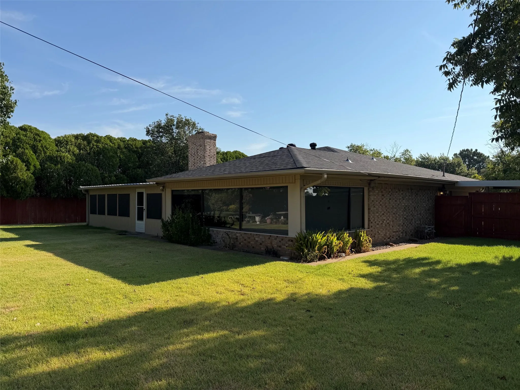 Single Family Residence For Sale in Young County , 1016 Cliff Drive, Graham, Texas 76450, 3 Bedroom, 2 Bathroom, Garage spaces, 2,135 Sqft, built in 1985, mls#21323820, Real Estate Agent in Graham, Homes For Sale in Young county, Homes For Sale in Graham, Realtor in Graham Texas, Real Estate Brokerage Independent Realty Texas, Luminita Cordes Realtor