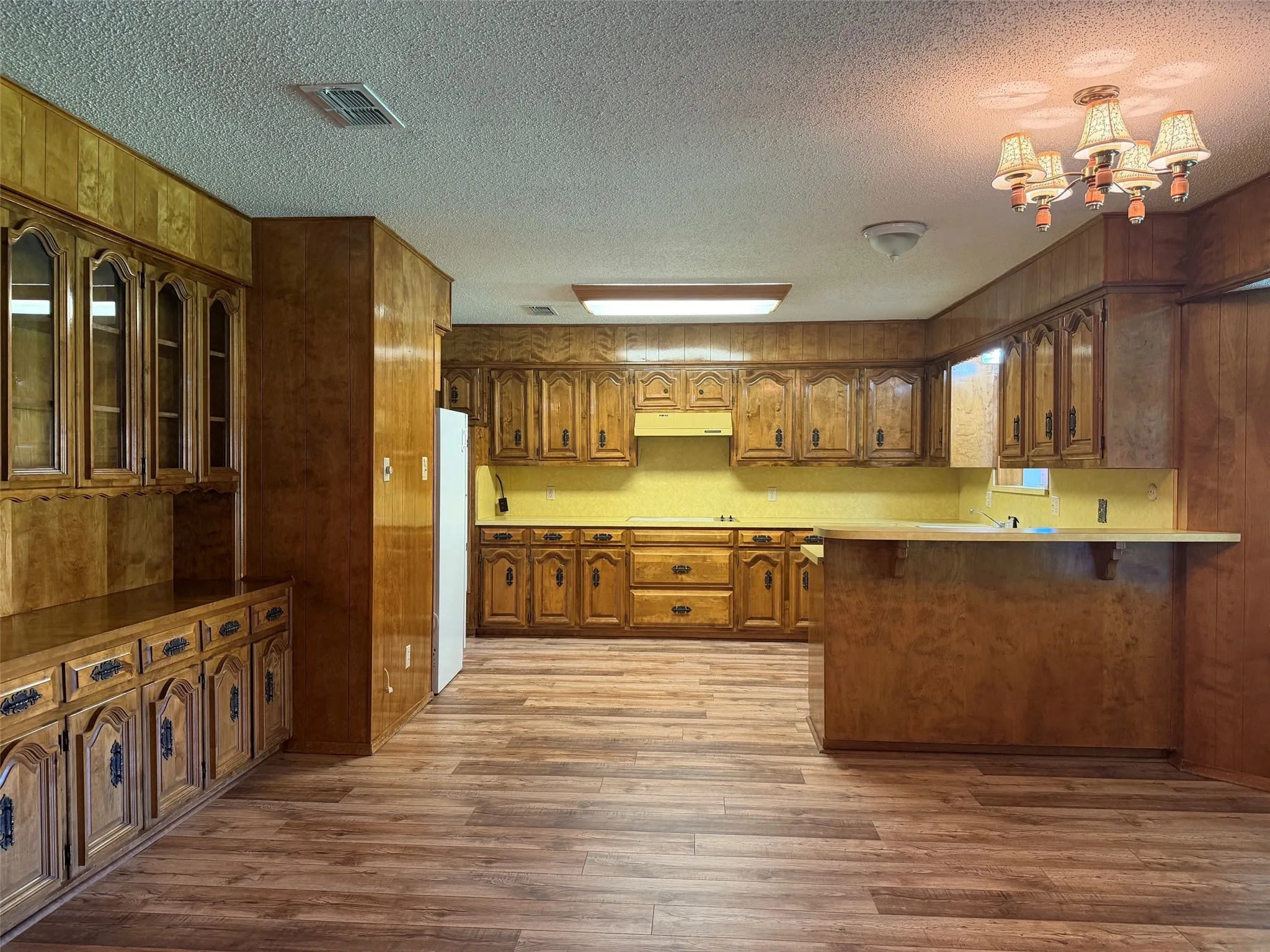 Single Family Residence For Sale in Young County , 1016 Cliff Drive, Graham, Texas 76450, 3 Bedroom, 2 Bathroom, Garage spaces, 2,135 Sqft, built in 1985, mls#21323820, Real Estate Agent in Graham, Homes For Sale in Young county, Homes For Sale in Graham, Realtor in Graham Texas, Real Estate Brokerage Independent Realty Texas, Luminita Cordes Realtor