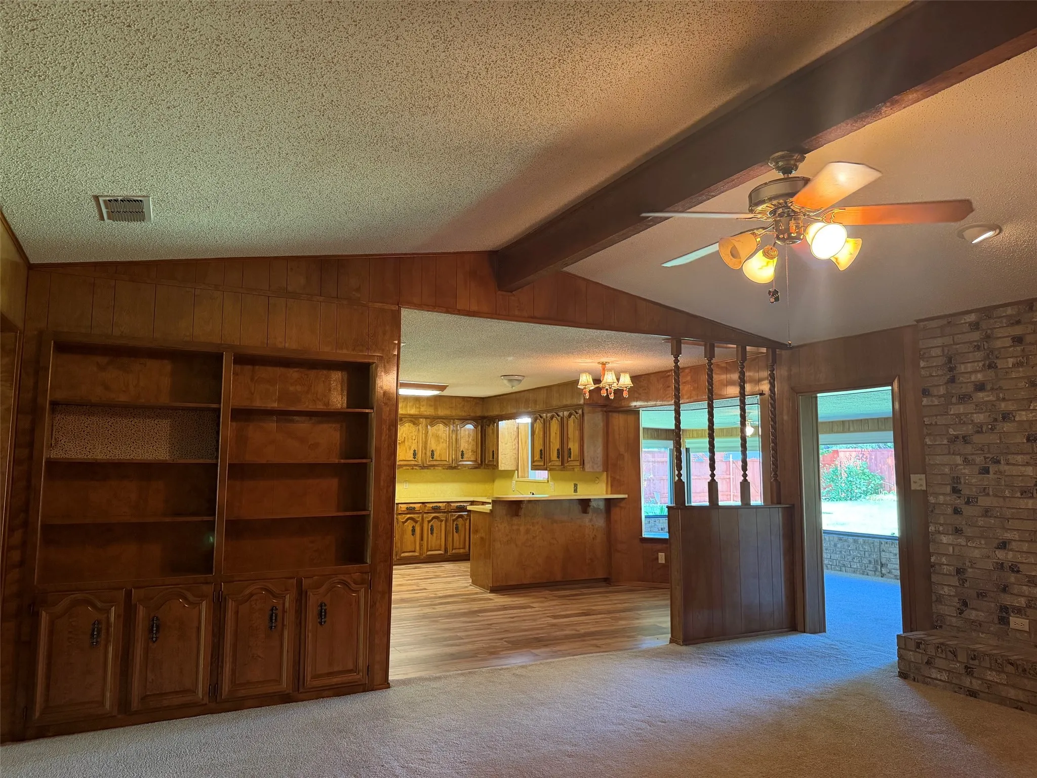 Single Family Residence For Sale in Young County , 1016 Cliff Drive, Graham, Texas 76450, 3 Bedroom, 2 Bathroom, Garage spaces, 2,135 Sqft, built in 1985, mls#21323820, Real Estate Agent in Graham, Homes For Sale in Young county, Homes For Sale in Graham, Realtor in Graham Texas, Real Estate Brokerage Independent Realty Texas, Luminita Cordes Realtor