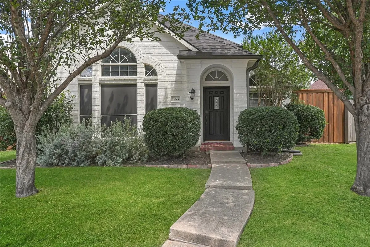 Single Family Residence For Rent in Denton County , 3173 Riverside Drive, Carrollton, Texas 75007, 3 Bedroom, 3 Bathroom, 2 Garage spaces, 1,536 Sqft, built in 1995, mls#21320082, Real Estate Agent in Carrollton, Homes For Rent in Denton county, Homes For Rent in Carrollton, Realtor in Carrollton Texas, Real Estate Brokerage Independent Realty Texas, Luminita Cordes Realtor