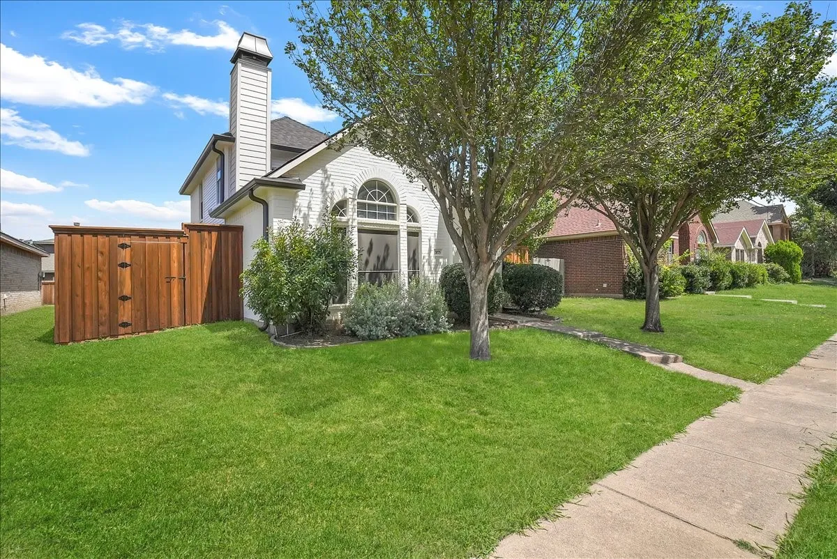 Single Family Residence For Rent in Denton County , 3173 Riverside Drive, Carrollton, Texas 75007, 3 Bedroom, 3 Bathroom, 2 Garage spaces, 1,536 Sqft, built in 1995, mls#21320082, Real Estate Agent in Carrollton, Homes For Rent in Denton county, Homes For Rent in Carrollton, Realtor in Carrollton Texas, Real Estate Brokerage Independent Realty Texas, Luminita Cordes Realtor