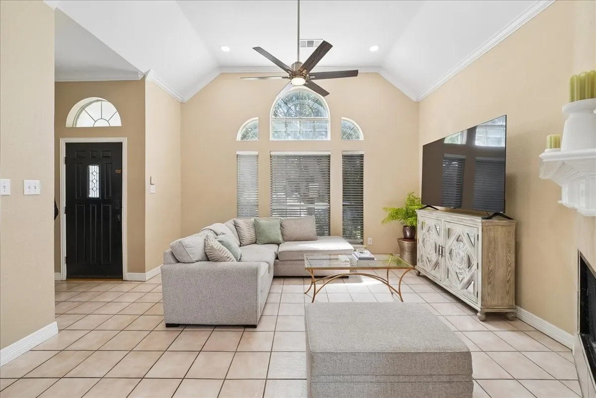 Single Family Residence For Rent in Denton County , 3173 Riverside Drive, Carrollton, Texas 75007, 3 Bedroom, 3 Bathroom, 2 Garage spaces, 1,536 Sqft, built in 1995, mls#21320082, Real Estate Agent in Carrollton, Homes For Rent in Denton county, Homes For Rent in Carrollton, Realtor in Carrollton Texas, Real Estate Brokerage Independent Realty Texas, Luminita Cordes Realtor
