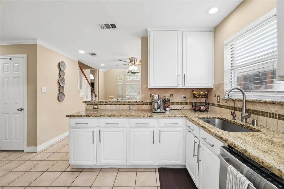 Single Family Residence For Rent in Denton County , 3173 Riverside Drive, Carrollton, Texas 75007, 3 Bedroom, 3 Bathroom, 2 Garage spaces, 1,536 Sqft, built in 1995, mls#21320082, Real Estate Agent in Carrollton, Homes For Rent in Denton county, Homes For Rent in Carrollton, Realtor in Carrollton Texas, Real Estate Brokerage Independent Realty Texas, Luminita Cordes Realtor
