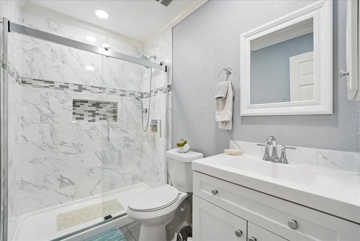 Single Family Residence For Rent in Denton County , 3173 Riverside Drive, Carrollton, Texas 75007, 3 Bedroom, 3 Bathroom, 2 Garage spaces, 1,536 Sqft, built in 1995, mls#21320082, Real Estate Agent in Carrollton, Homes For Rent in Denton county, Homes For Rent in Carrollton, Realtor in Carrollton Texas, Real Estate Brokerage Independent Realty Texas, Luminita Cordes Realtor