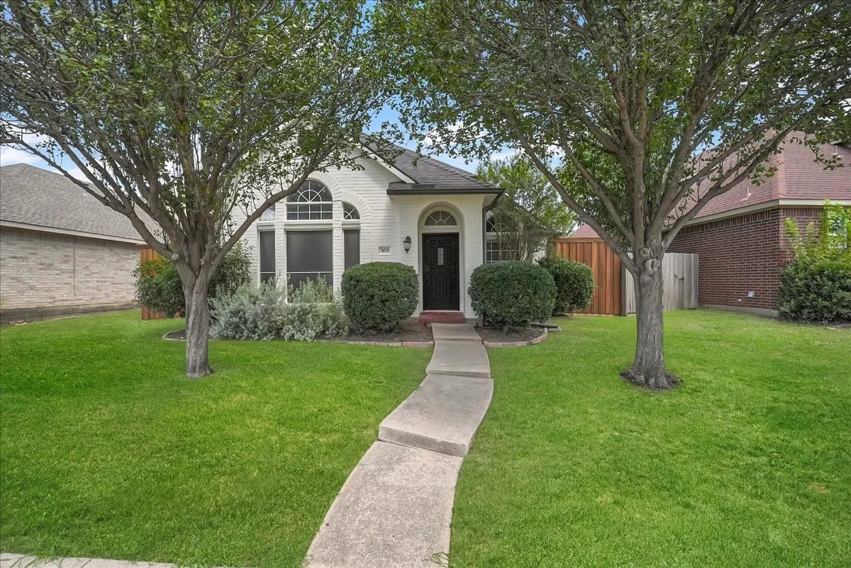 Single Family Residence For Rent in Denton County , 3173 Riverside Drive, Carrollton, Texas 75007, 3 Bedroom, 3 Bathroom, 2 Garage spaces, 1,536 Sqft, built in 1995, mls#21320082, Real Estate Agent in Carrollton, Homes For Rent in Denton county, Homes For Rent in Carrollton, Realtor in Carrollton Texas, Real Estate Brokerage Independent Realty Texas, Luminita Cordes Realtor