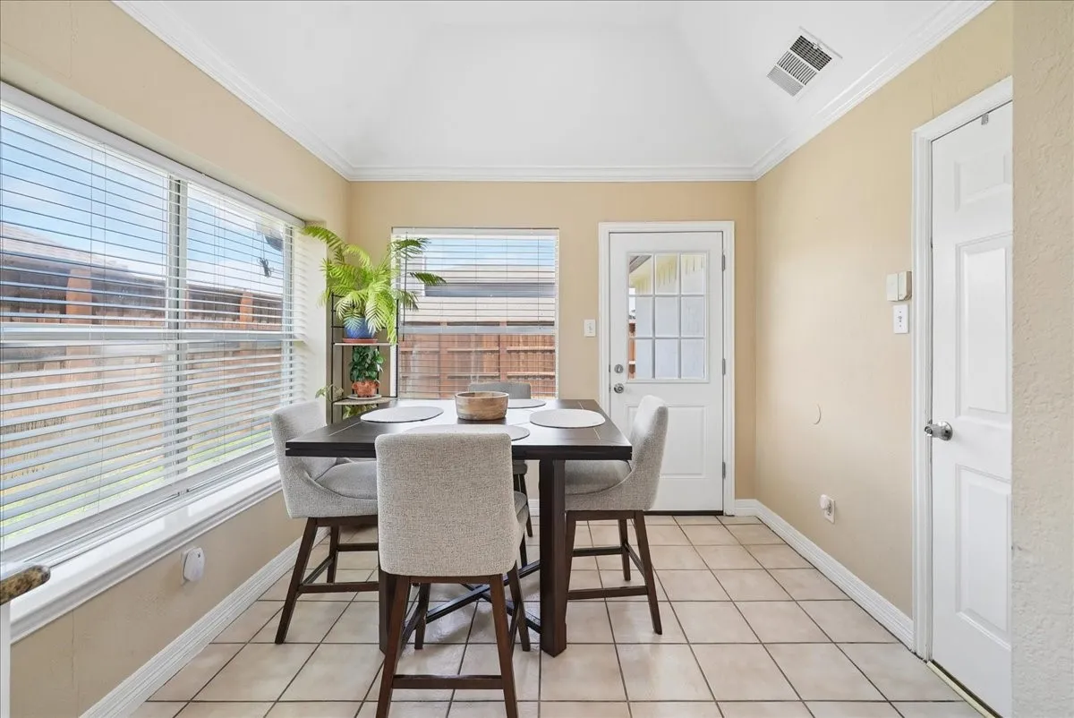 Single Family Residence For Rent in Denton County , 3173 Riverside Drive, Carrollton, Texas 75007, 3 Bedroom, 3 Bathroom, 2 Garage spaces, 1,536 Sqft, built in 1995, mls#21320082, Real Estate Agent in Carrollton, Homes For Rent in Denton county, Homes For Rent in Carrollton, Realtor in Carrollton Texas, Real Estate Brokerage Independent Realty Texas, Luminita Cordes Realtor