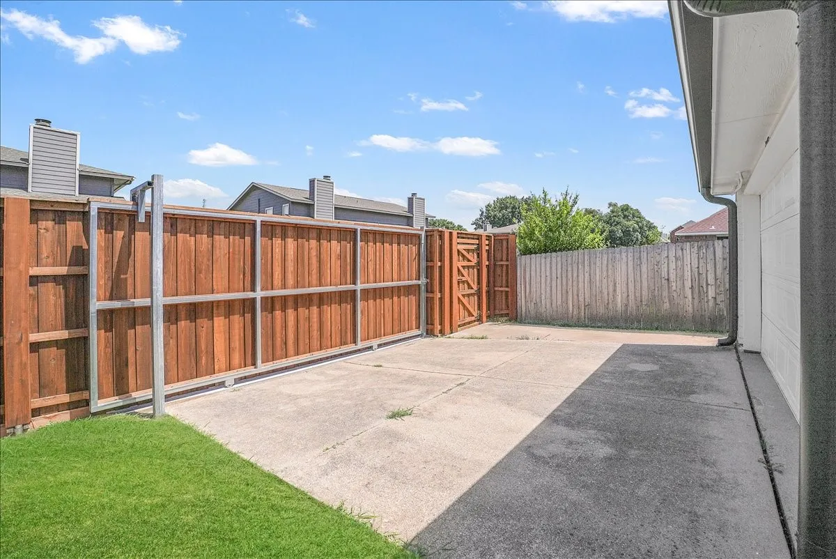 Single Family Residence For Rent in Denton County , 3173 Riverside Drive, Carrollton, Texas 75007, 3 Bedroom, 3 Bathroom, 2 Garage spaces, 1,536 Sqft, built in 1995, mls#21320082, Real Estate Agent in Carrollton, Homes For Rent in Denton county, Homes For Rent in Carrollton, Realtor in Carrollton Texas, Real Estate Brokerage Independent Realty Texas, Luminita Cordes Realtor