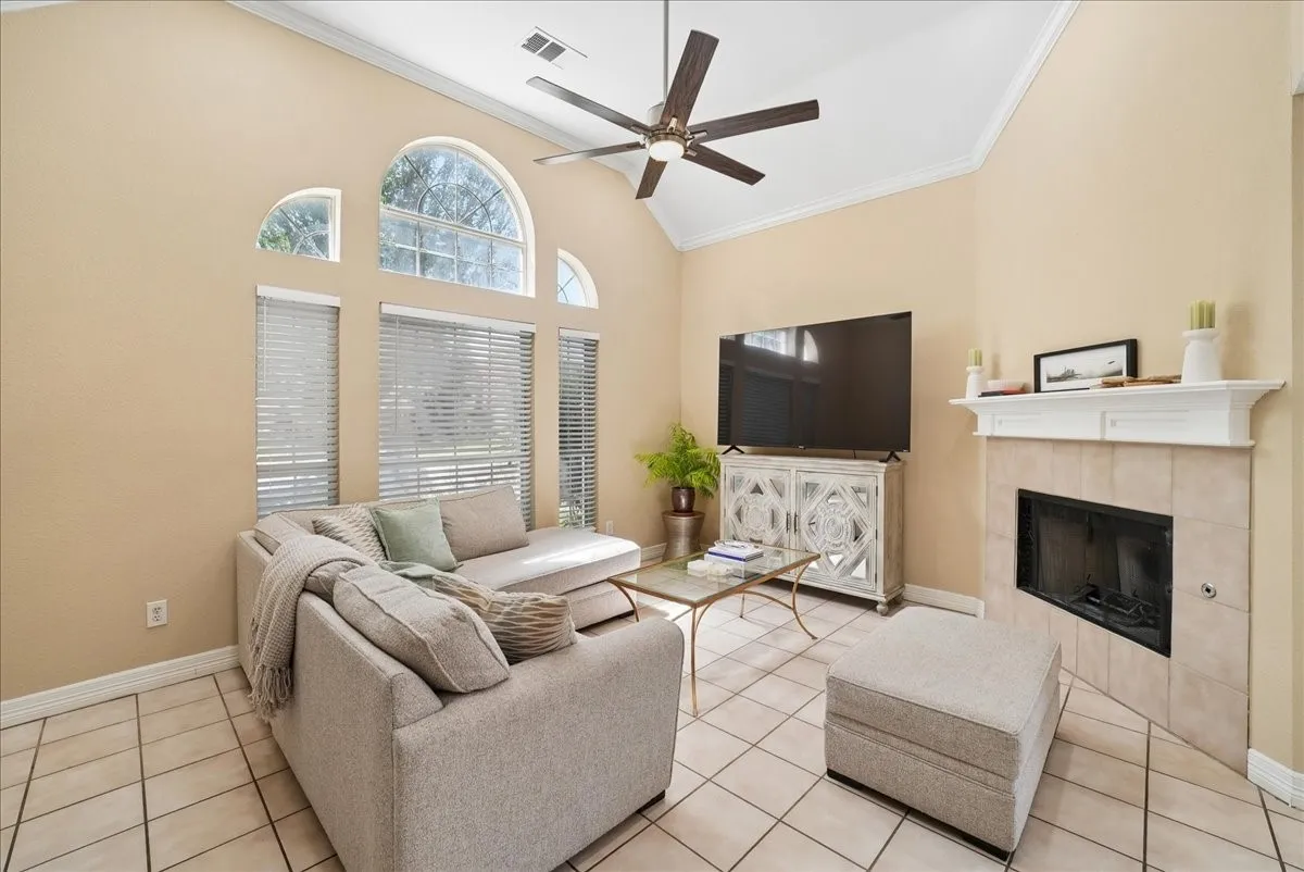 Single Family Residence For Rent in Denton County , 3173 Riverside Drive, Carrollton, Texas 75007, 3 Bedroom, 3 Bathroom, 2 Garage spaces, 1,536 Sqft, built in 1995, mls#21320082, Real Estate Agent in Carrollton, Homes For Rent in Denton county, Homes For Rent in Carrollton, Realtor in Carrollton Texas, Real Estate Brokerage Independent Realty Texas, Luminita Cordes Realtor