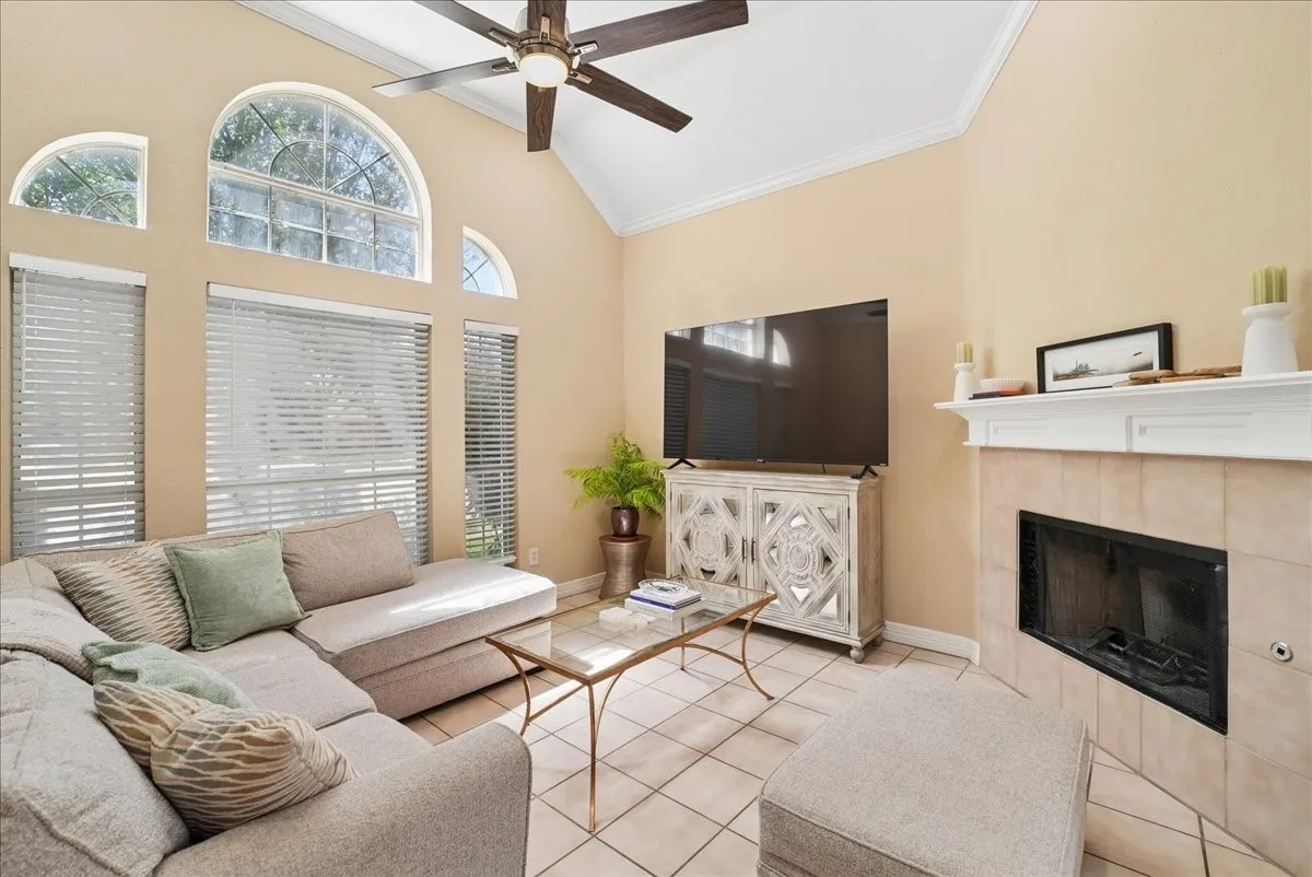Single Family Residence For Rent in Denton County , 3173 Riverside Drive, Carrollton, Texas 75007, 3 Bedroom, 3 Bathroom, 2 Garage spaces, 1,536 Sqft, built in 1995, mls#21320082, Real Estate Agent in Carrollton, Homes For Rent in Denton county, Homes For Rent in Carrollton, Realtor in Carrollton Texas, Real Estate Brokerage Independent Realty Texas, Luminita Cordes Realtor