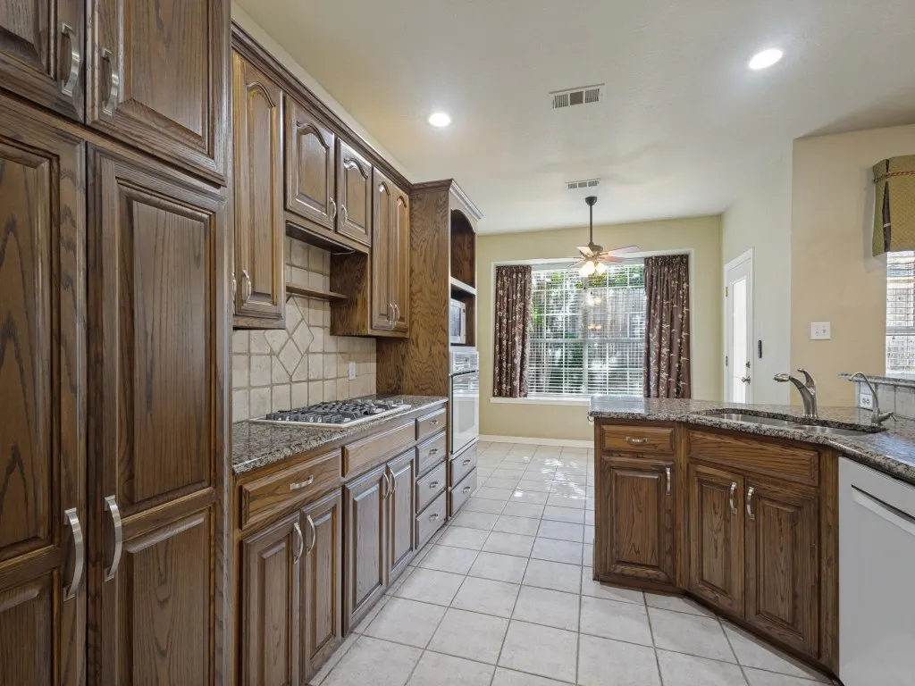 The kitchen has a great combination of cabinets and drawers to store all of your kitchen essentials, including a shelf over the cooktop for your frequently used spices and an open shelf above the microwave that is perfect for your cookbooks.