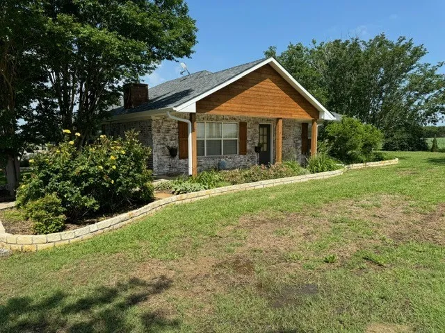 Single Family Residence For Sale in Grayson County , 1273 Wall St Road, Gunter, Texas 75058, 3 Bedroom, 2 Bathroom, 2 Garage spaces, 2,179 Sqft, built in 1998, Price $1,250,000, mls#21323265, Real Estate Agent in Gunter, Homes For Sale in Grayson county, Homes For Sale in Gunter, Realtor in Gunter Texas, Real Estate Brokerage Independent Realty Texas, Luminita Cordes Realtor