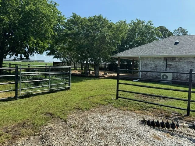Single Family Residence For Sale in Grayson County , 1273 Wall St Road, Gunter, Texas 75058, 3 Bedroom, 2 Bathroom, 2 Garage spaces, 2,179 Sqft, built in 1998, Price $1,250,000, mls#21323265, Real Estate Agent in Gunter, Homes For Sale in Grayson county, Homes For Sale in Gunter, Realtor in Gunter Texas, Real Estate Brokerage Independent Realty Texas, Luminita Cordes Realtor
