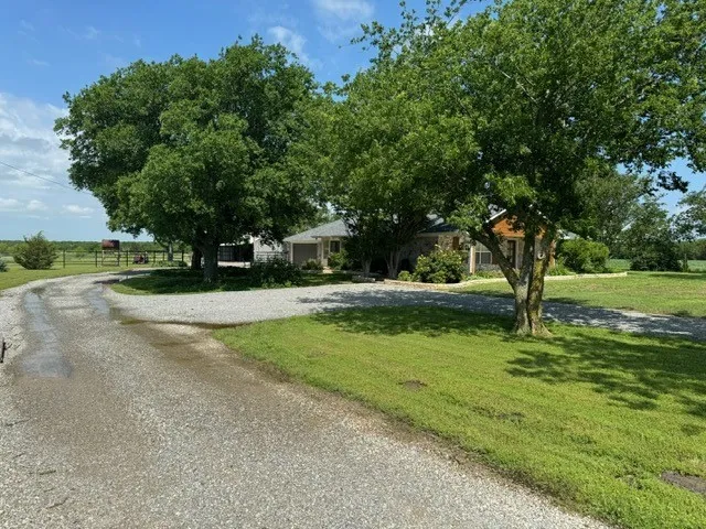 Single Family Residence For Sale in Grayson County , 1273 Wall St Road, Gunter, Texas 75058, 3 Bedroom, 2 Bathroom, 2 Garage spaces, 2,179 Sqft, built in 1998, Price $1,250,000, mls#21323265, Real Estate Agent in Gunter, Homes For Sale in Grayson county, Homes For Sale in Gunter, Realtor in Gunter Texas, Real Estate Brokerage Independent Realty Texas, Luminita Cordes Realtor