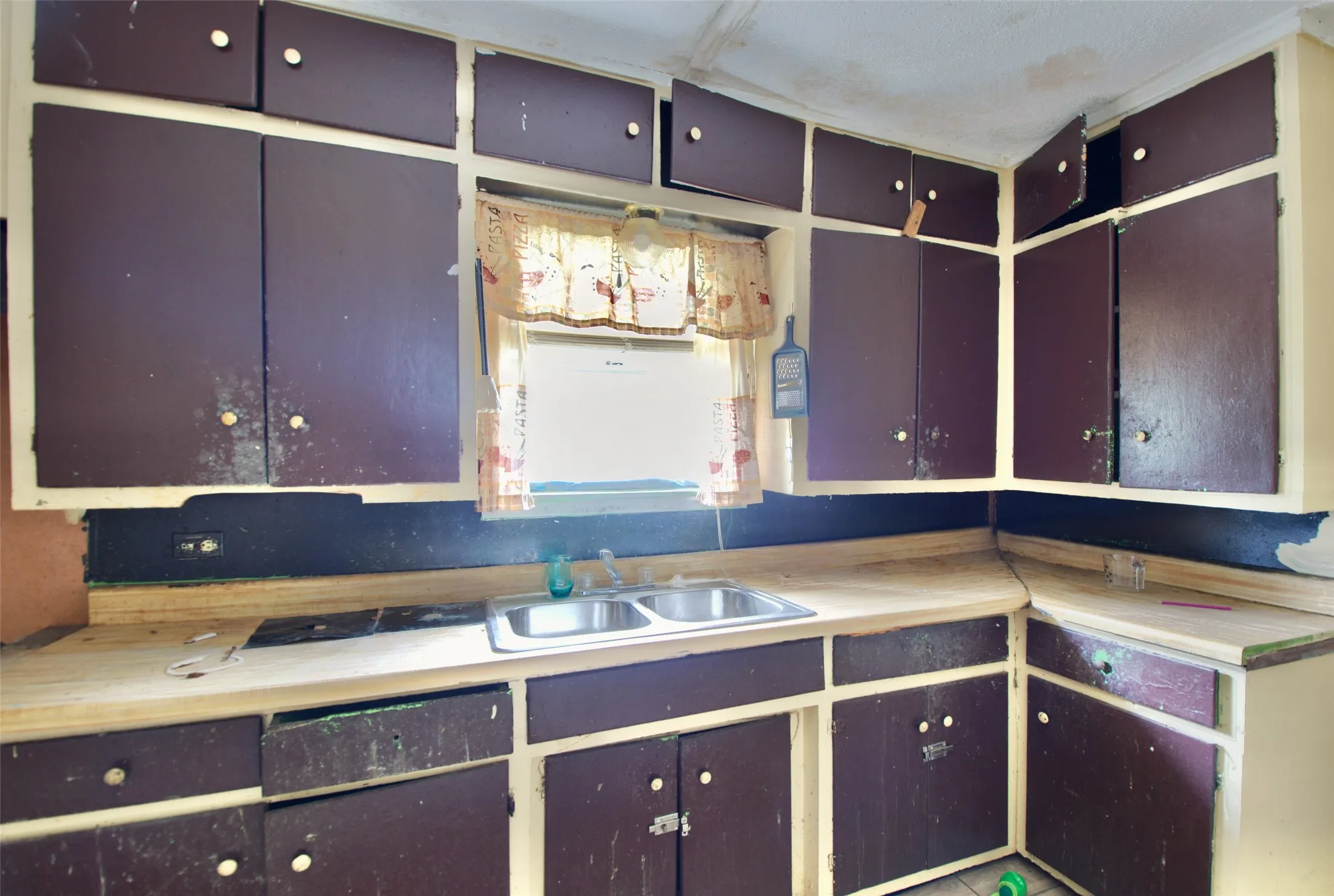 Single Family Residence For Sale in Mc Lennan County , 600 Hatton Street, Waco, Texas 76704, 3 Bedrooms, 1 Bathroom, Garage spaces, 1,484 Sqft, built in 1957, Price $84,999, mls#21320780, Real Estate Agent in Waco, Homes For Sale in Mc Lennan county, Homes For Sale in Waco, Realtor in Waco Texas, Real Estate Brokerage Independent Realty Texas, Luminita Cordes Realtor