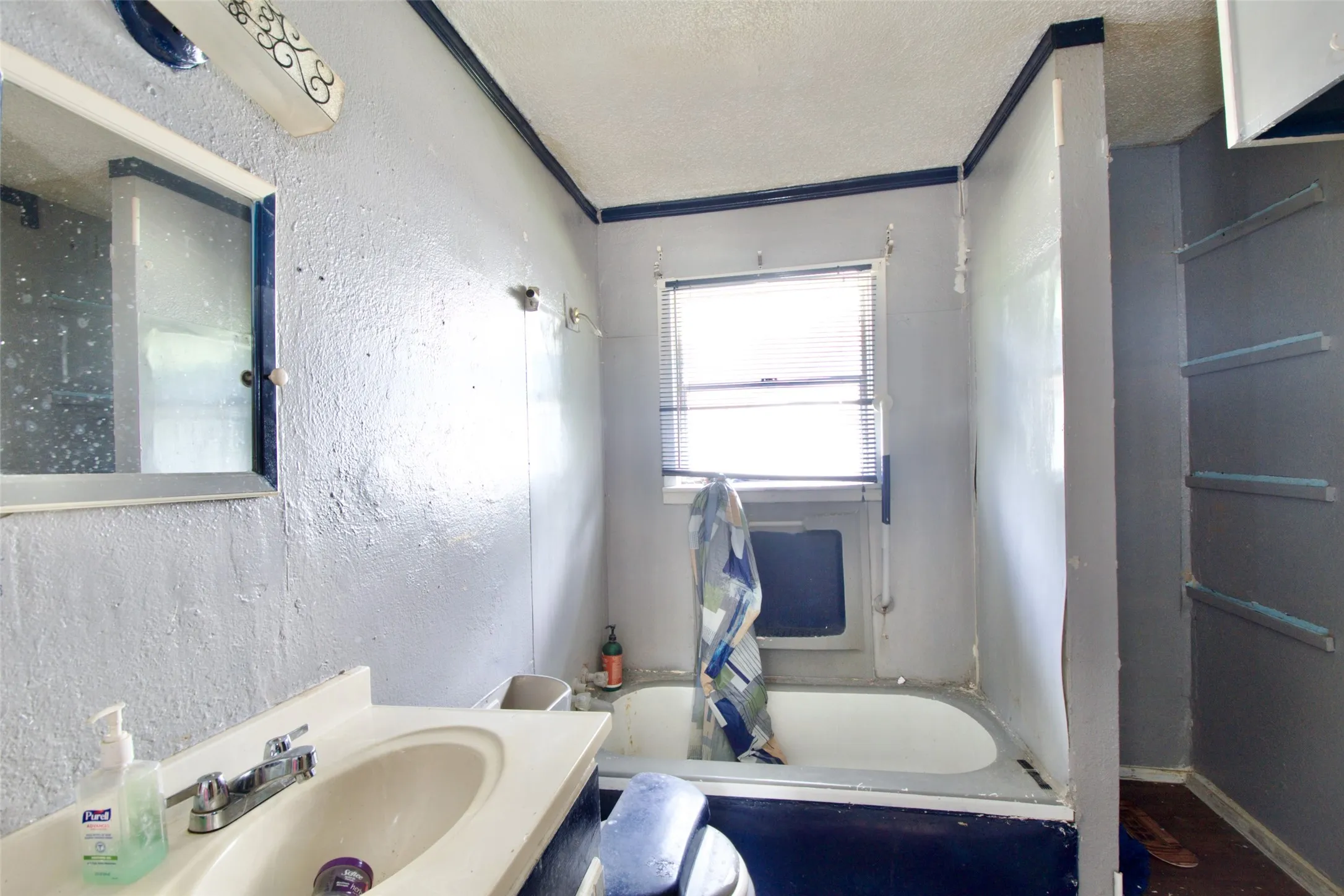 Single Family Residence For Sale in Mc Lennan County , 600 Hatton Street, Waco, Texas 76704, 3 Bedrooms, 1 Bathroom, Garage spaces, 1,484 Sqft, built in 1957, Price $84,999, mls#21320780, Real Estate Agent in Waco, Homes For Sale in Mc Lennan county, Homes For Sale in Waco, Realtor in Waco Texas, Real Estate Brokerage Independent Realty Texas, Luminita Cordes Realtor